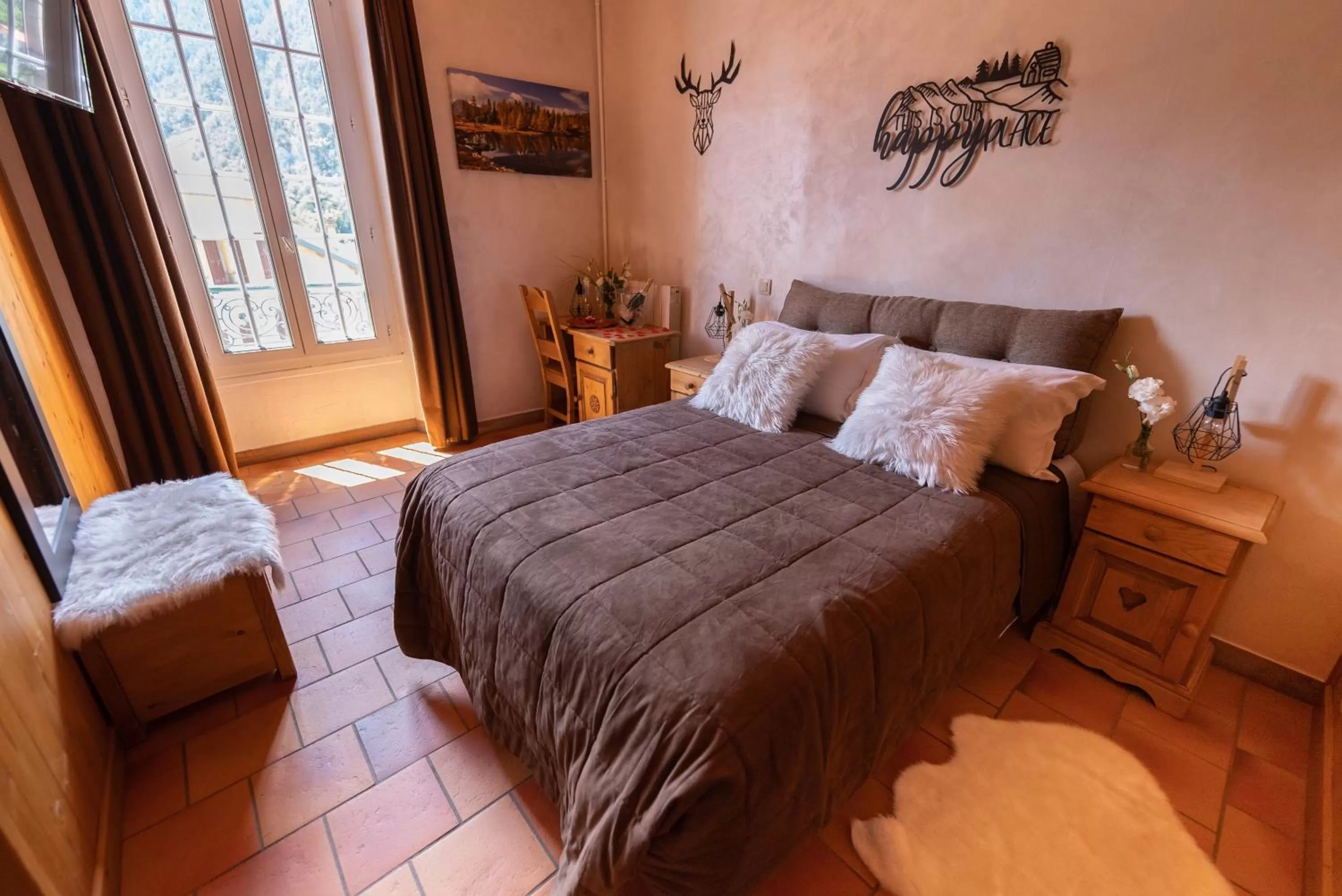 Bed in Hotel La Bonne Auberge