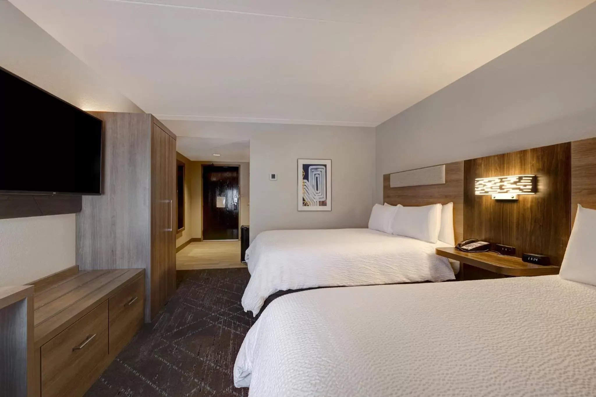 Standard Room with Two Queen Beds in Holiday Inn Express & Suites - Kansas City KU Medical Center by IHG Standard Room with Two Queen Beds in Holiday Inn Express & Suites - Kansas City KU Medical Center by IHG