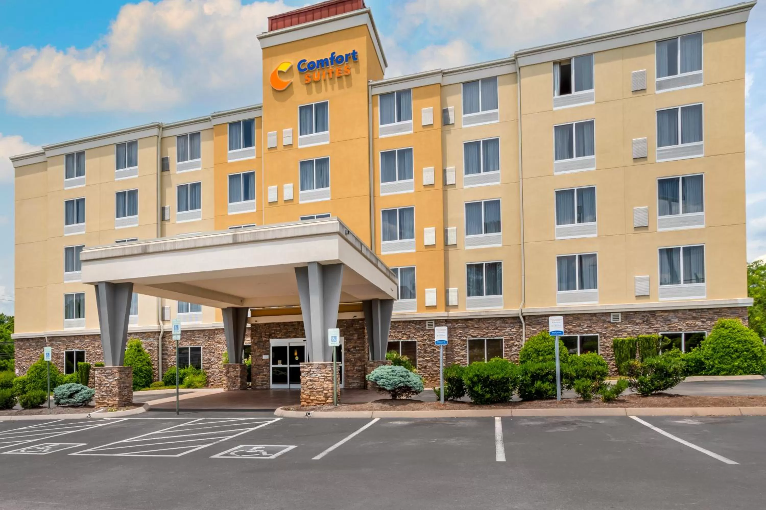 Property building in Comfort Suites Knoxville North
