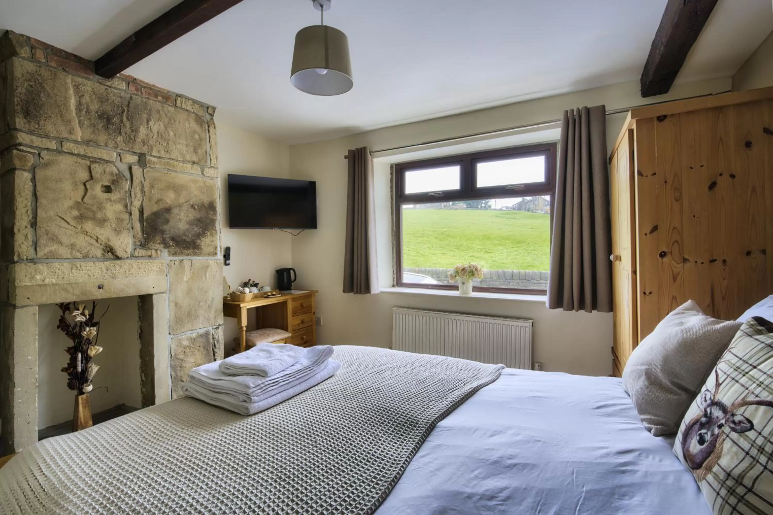 Photo of the whole room, Bed in The New Rushcart Inn & Country Dining