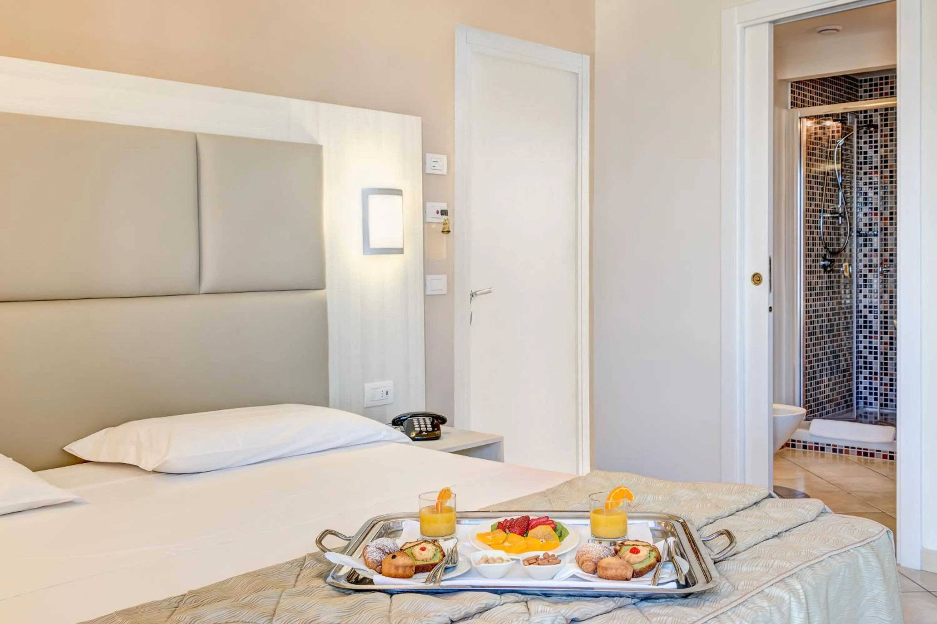 Bed in Hotel Caravel