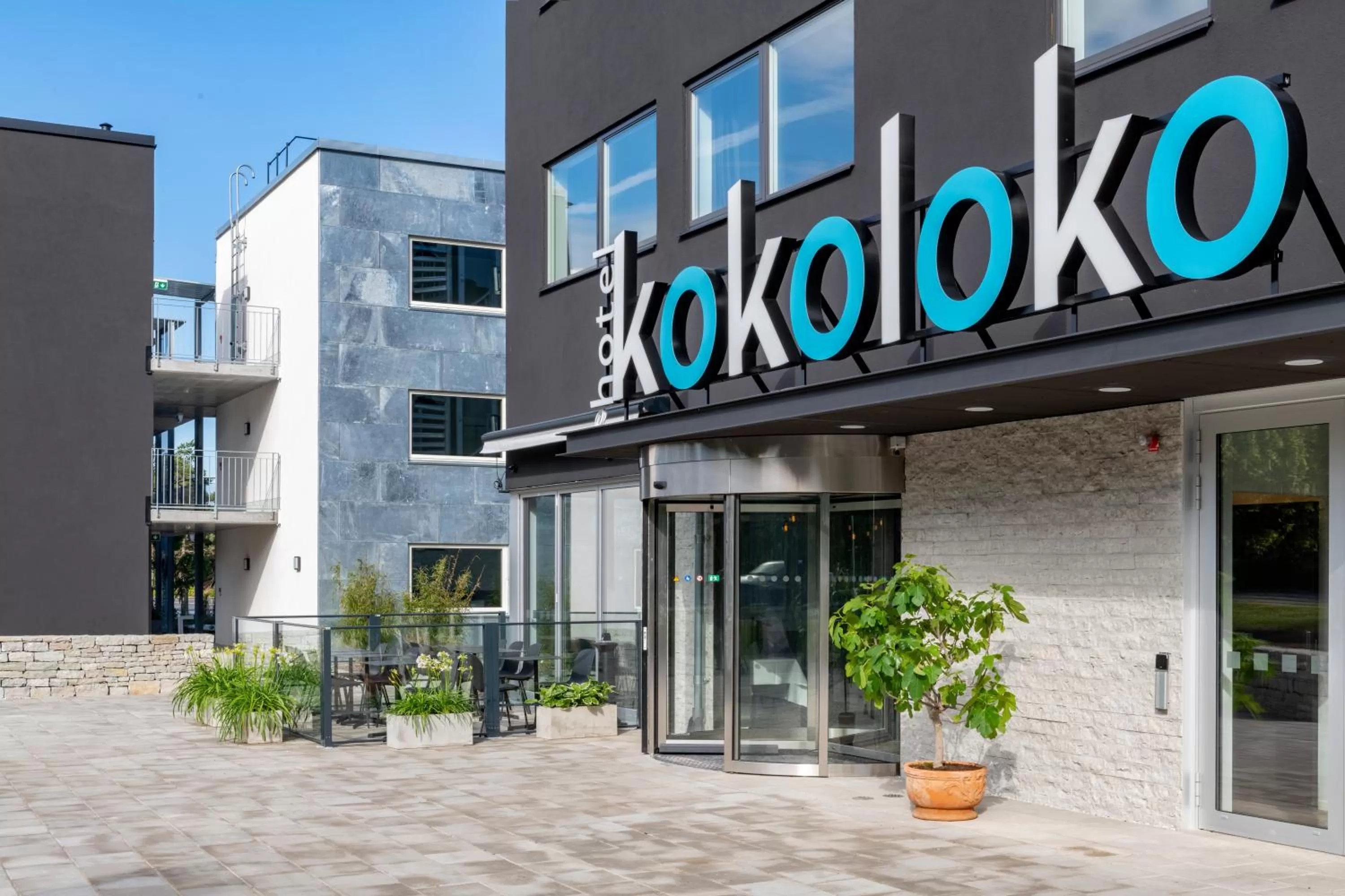 Facade/entrance in First Hotel Kokoloko