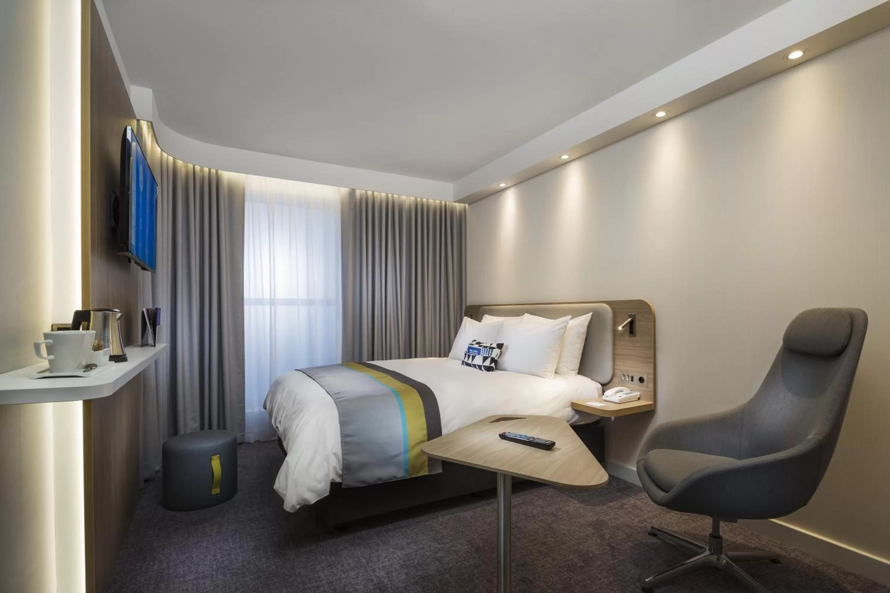 Family Room with One Queen Bed and Two Single Beds in Holiday Inn Express Stuttgart-Waiblingen, an IHG Hotel