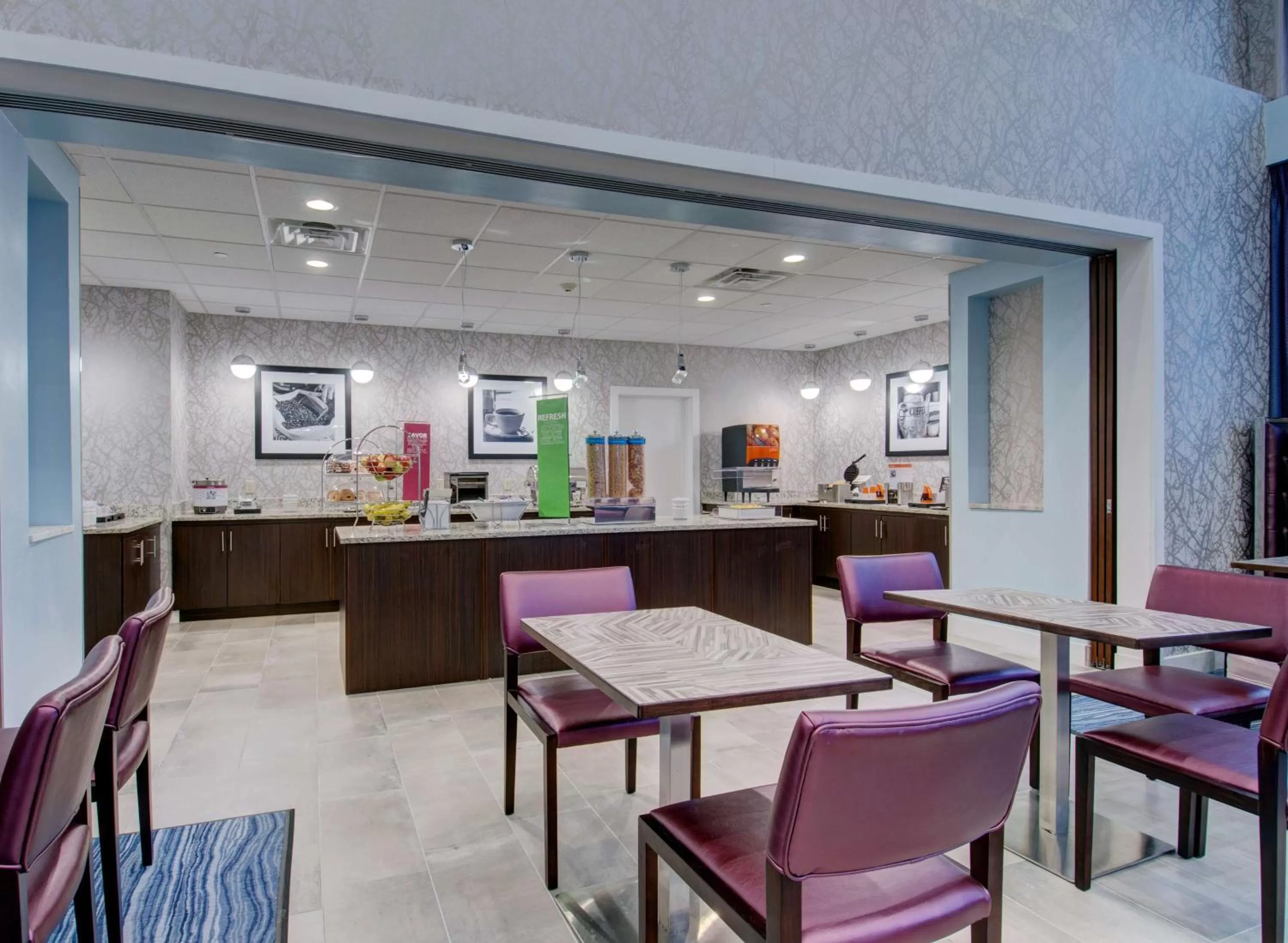 Breakfast in Hampton Inn & Suites Boston/Stoughton, Ma