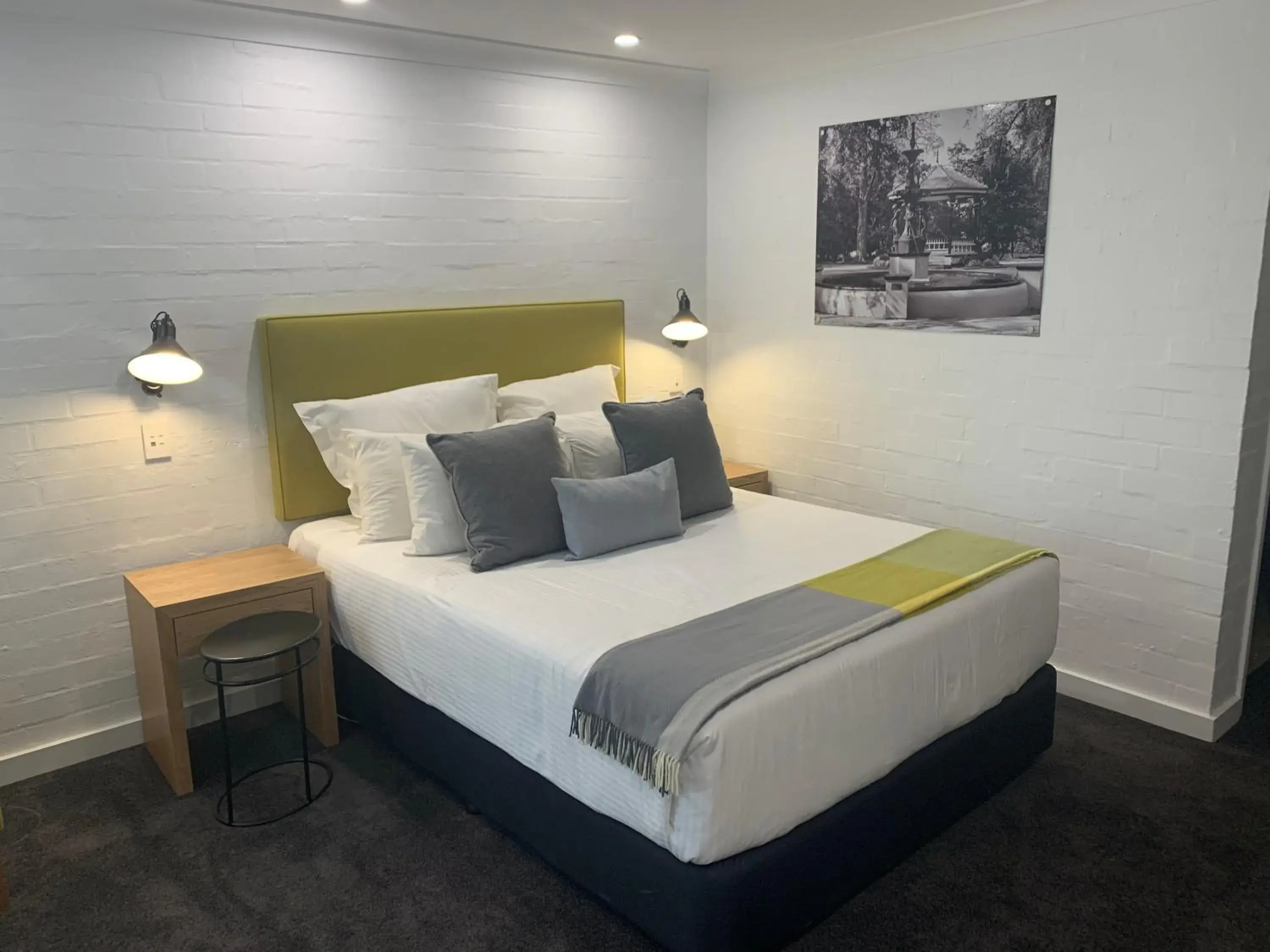 Deluxe Double Room in Town Square Motel Deluxe Double Room in Town Square Motel