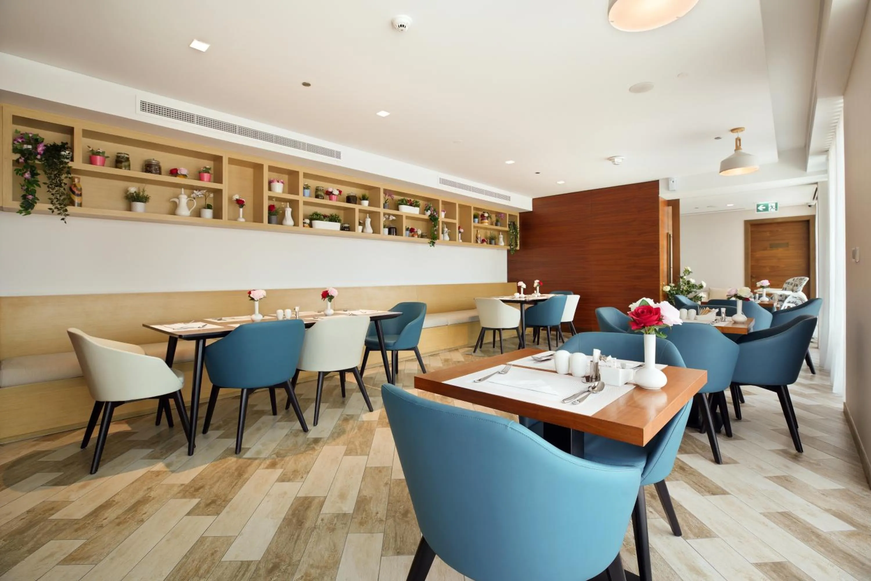 Restaurant/places to eat in Millennium Executive Apartments Mont Rose