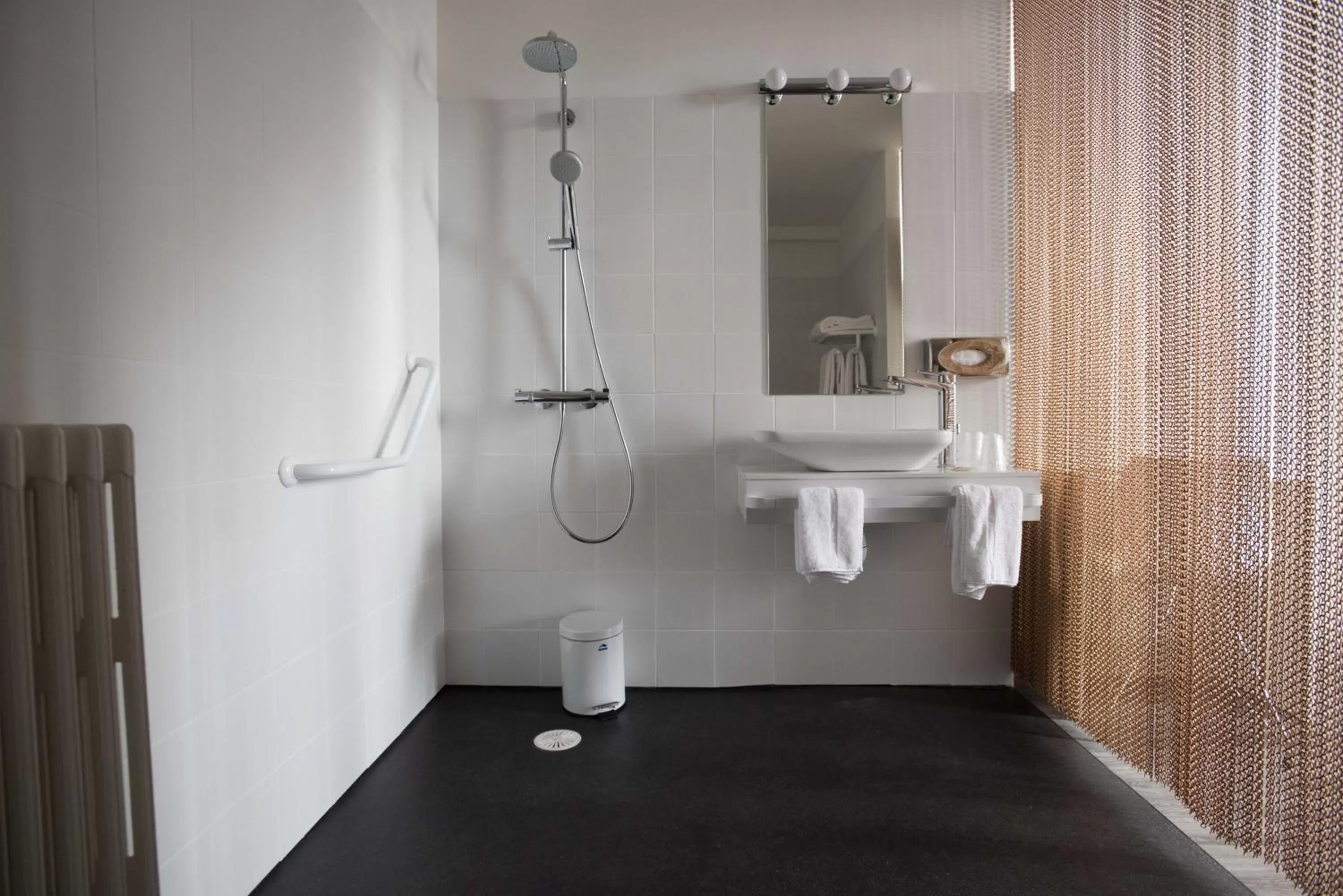 Bathroom in Hôtel François 1er