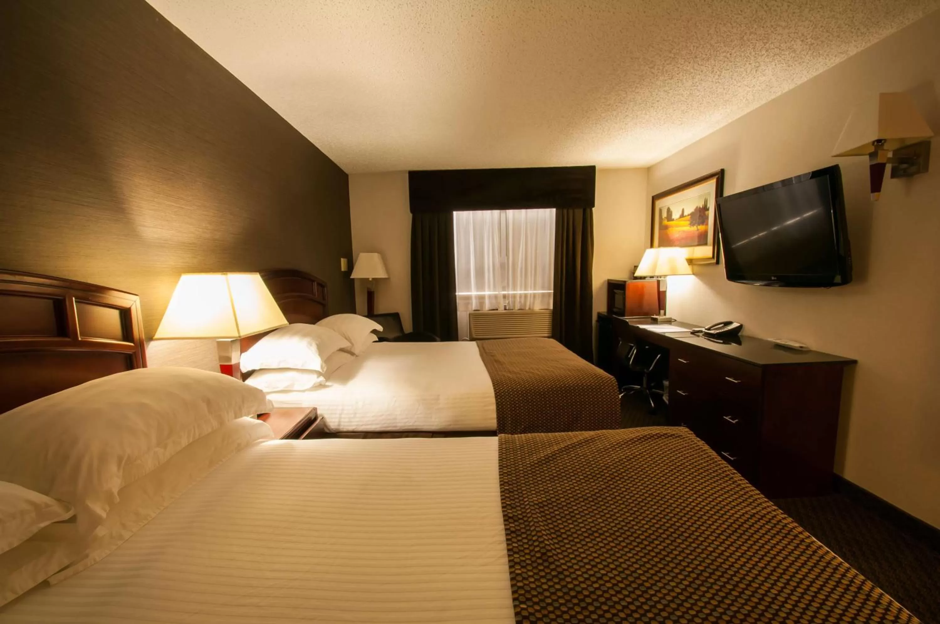 Photo of the whole room, Bed in Best Western Airport Inn