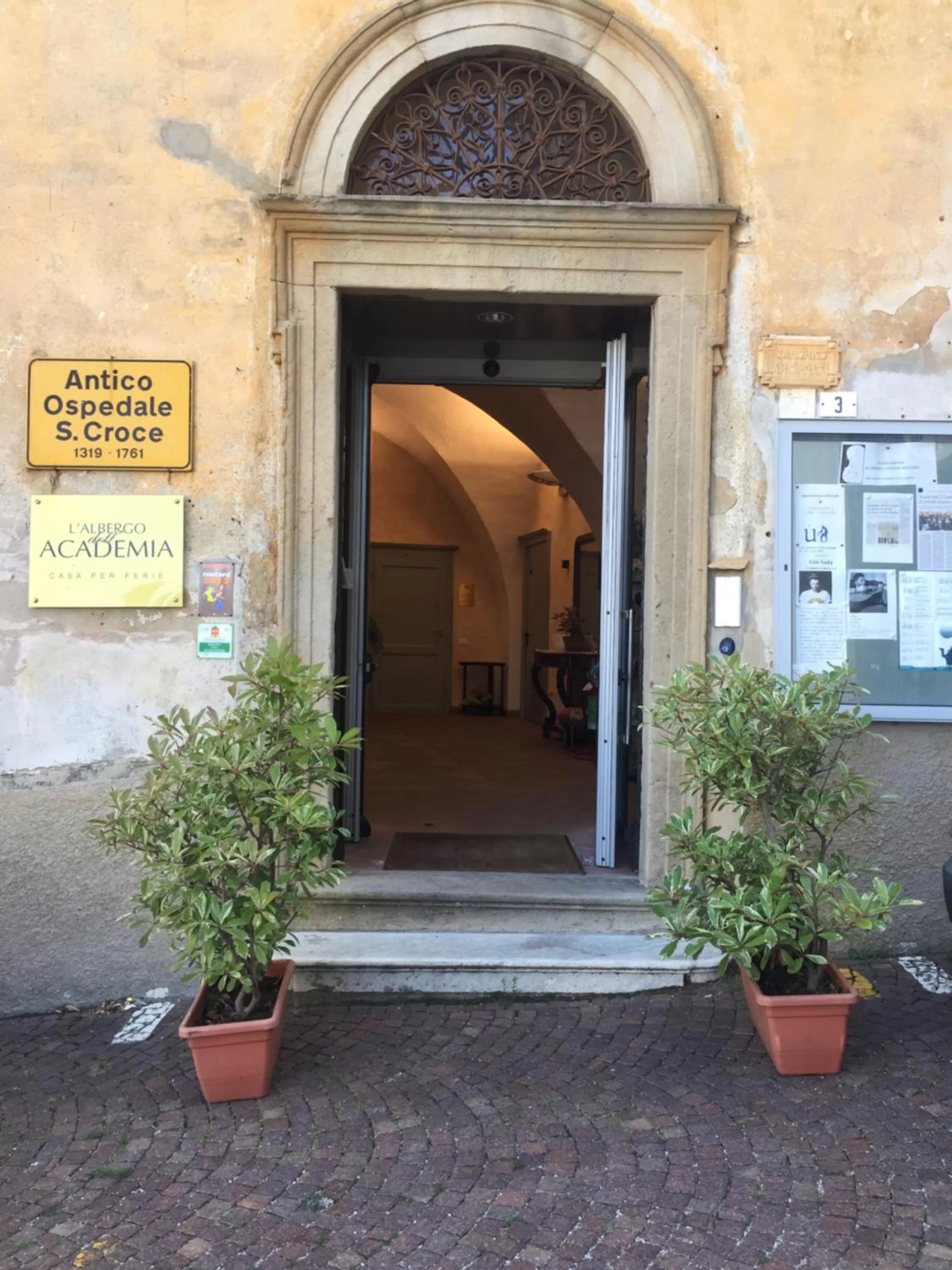 Facade/entrance in Albergo dell'Academia