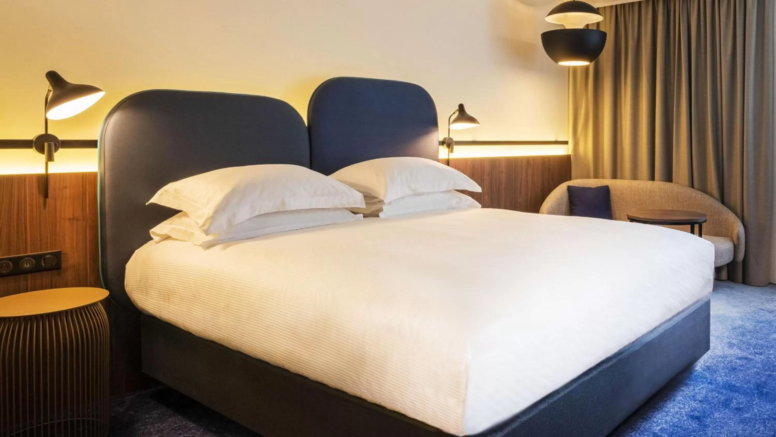 Photo of the whole room, Bed in Crowne Plaza - Nice - Grand Arenas by IHG