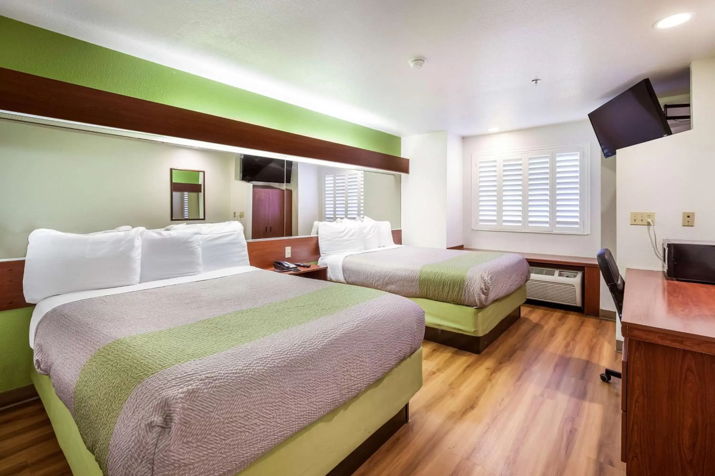 Deluxe Queen Room with Two Queen Beds - single occupancy - Smoking in Motel 6-Dixon, CA Deluxe Queen Room with Two Queen Beds - single occupancy - Smoking in Motel 6-Dixon, CA