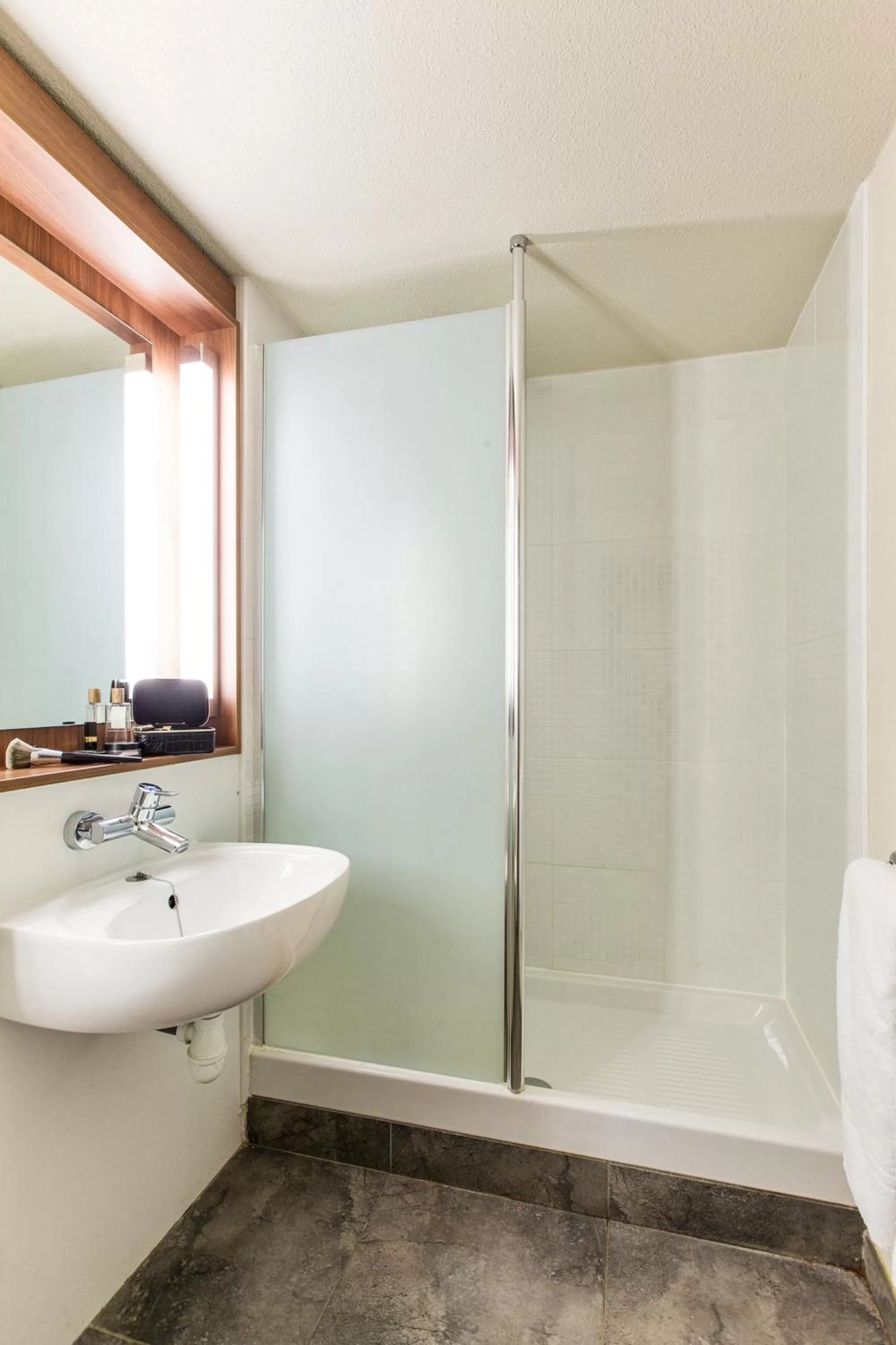 Shower in Campanile Pont-à-Mousson