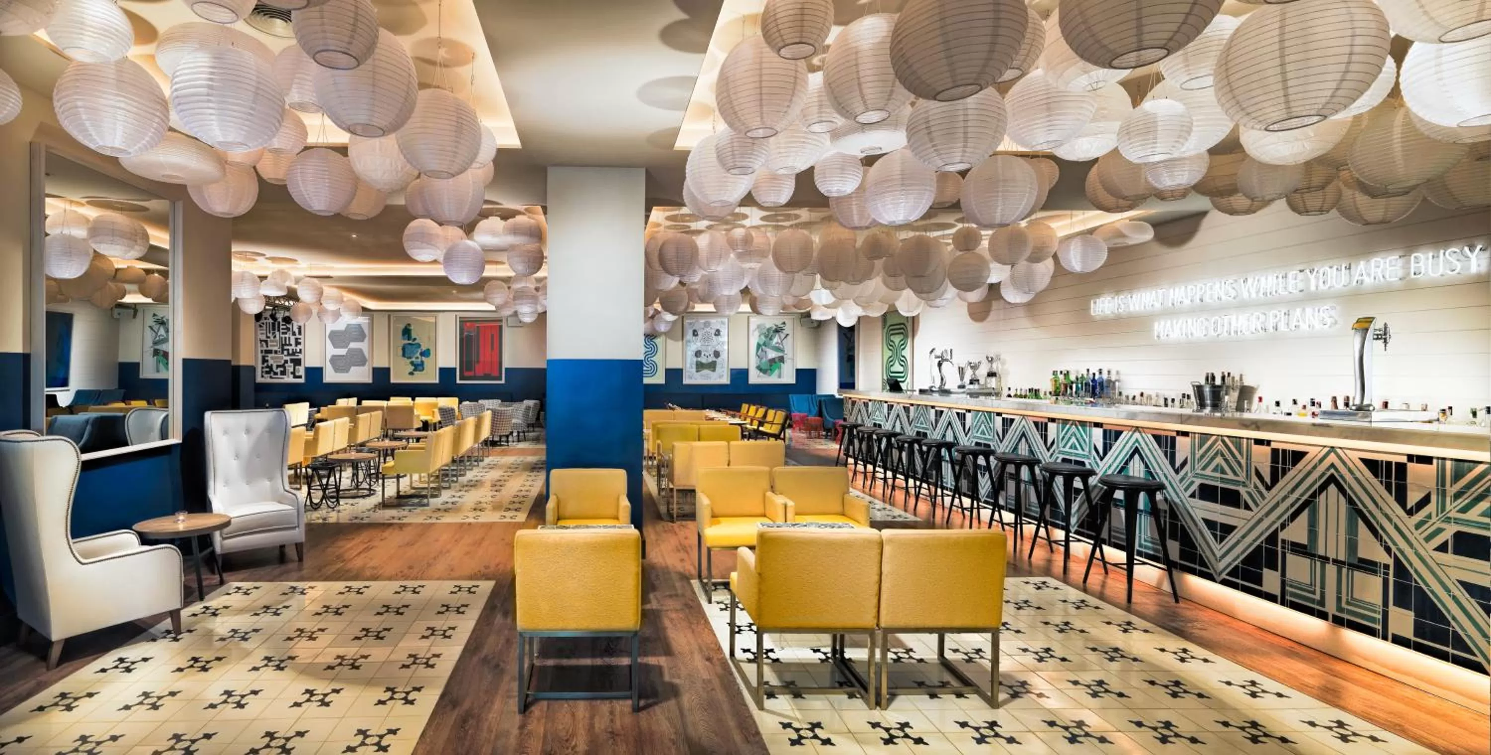 Lounge or bar in H10 Las Palmeras