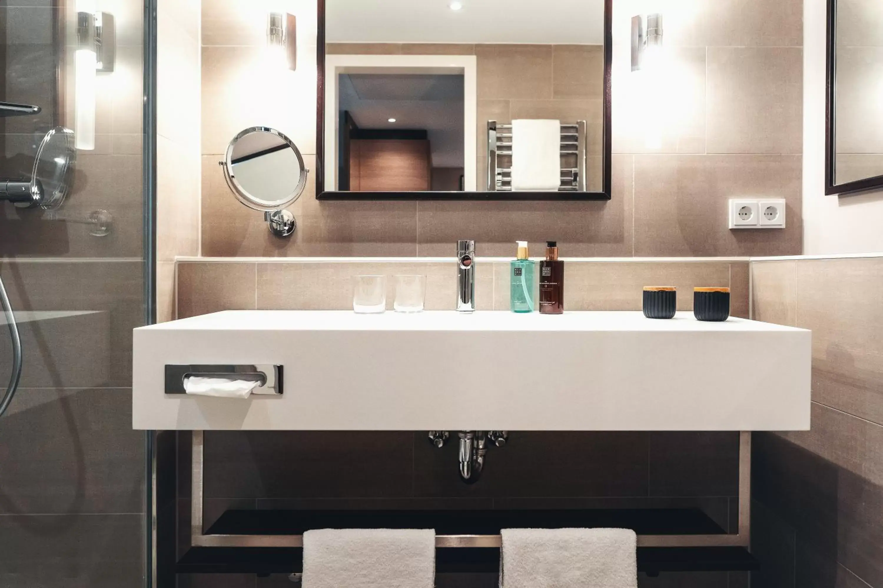 King Room with Courtyard View - Non-Smoking in Holiday Inn Berlin City Center East Prenzlauer Berg, an IHG Hotel King Room with Courtyard View - Non-Smoking in Holiday Inn Berlin City Center East Prenzlauer Berg, an IHG Hotel