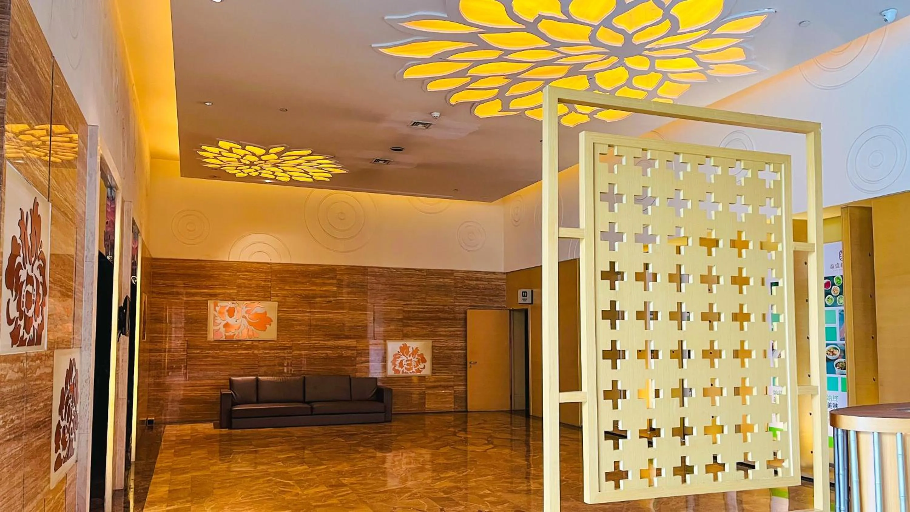 Lobby or reception in Holiday Inn Beijing Shijingshan Parkview by IHG