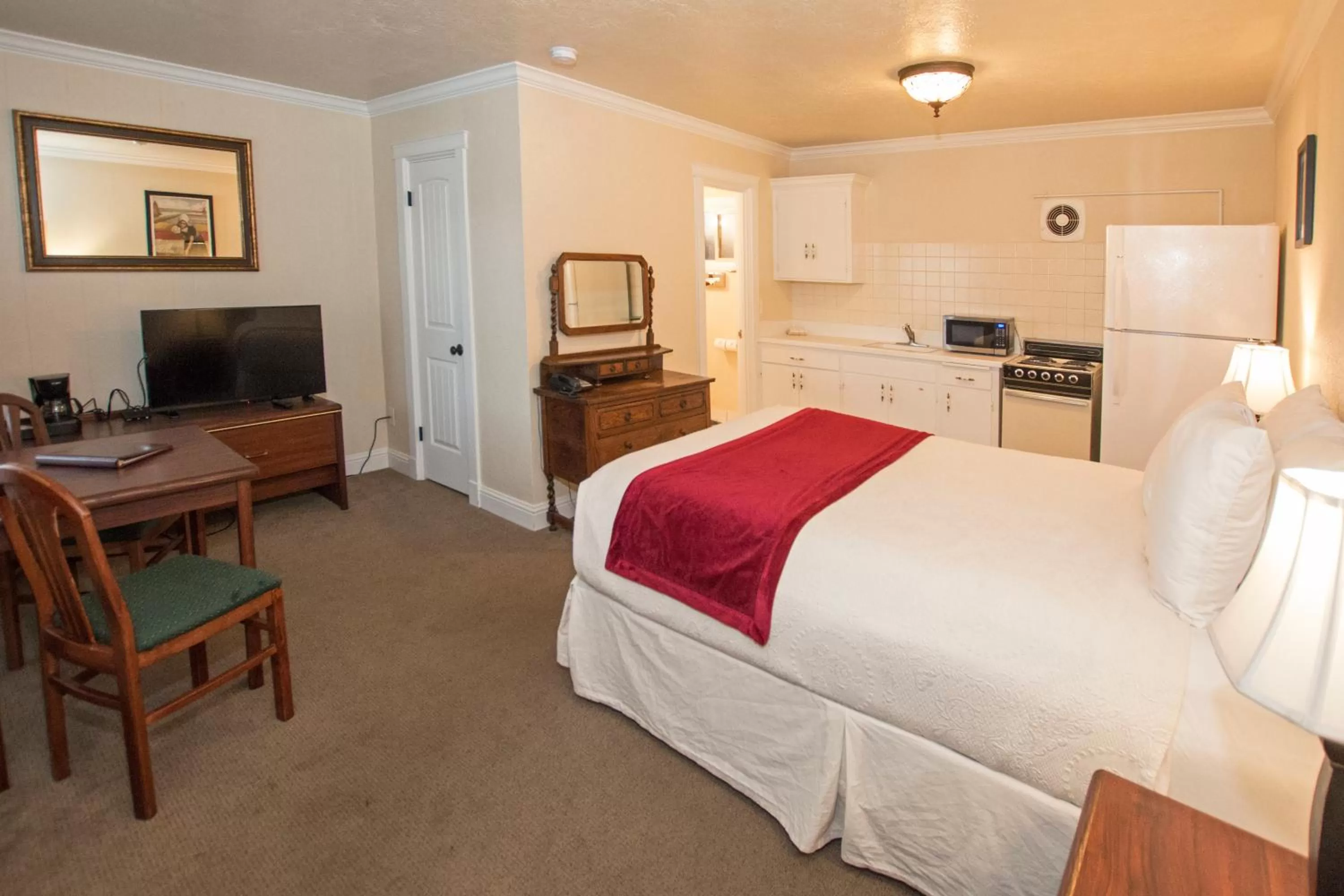 Photo of the whole room, Bed in Auld Holland Inn