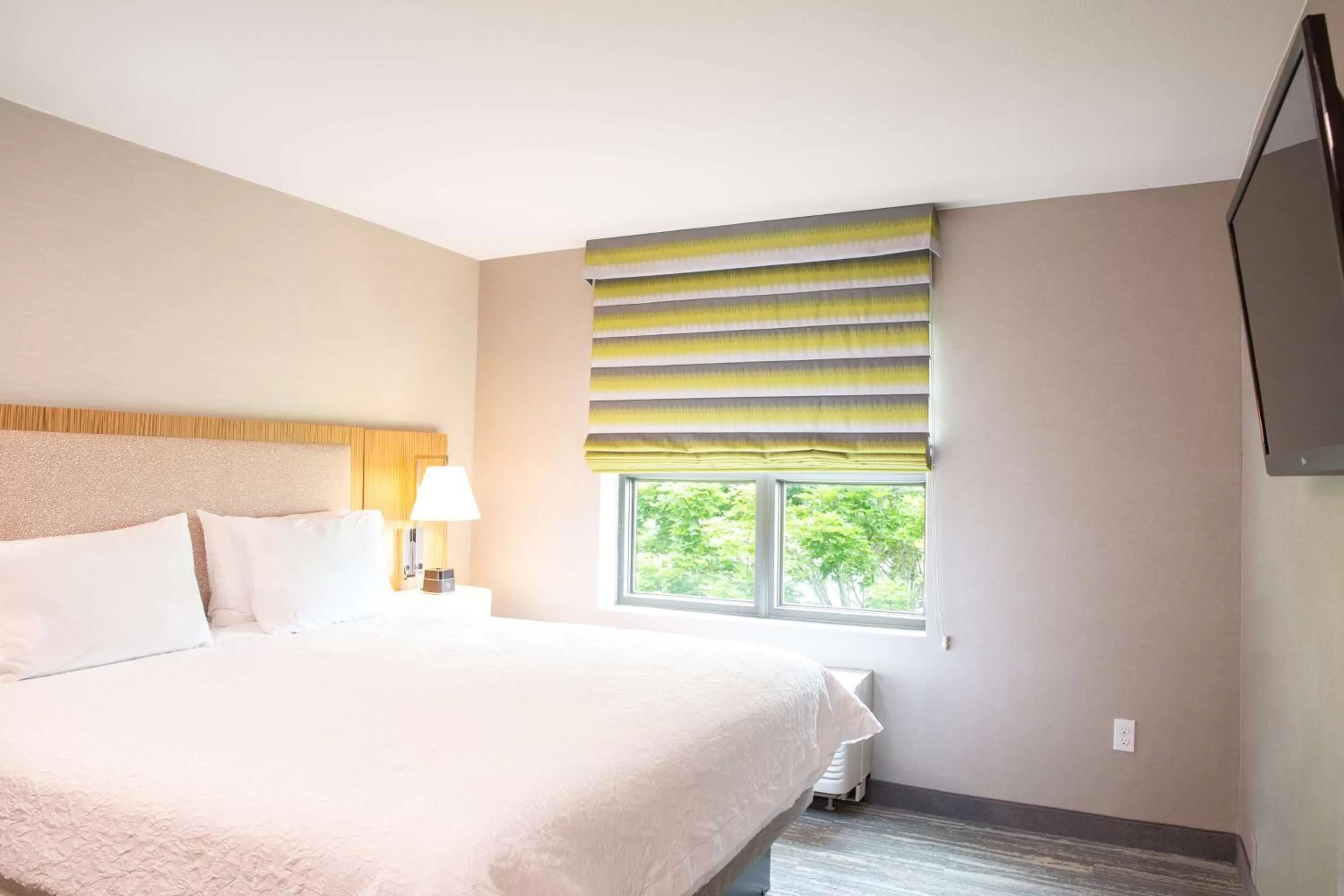 Bed in Hampton Inn & Suites Seattle-Downtown