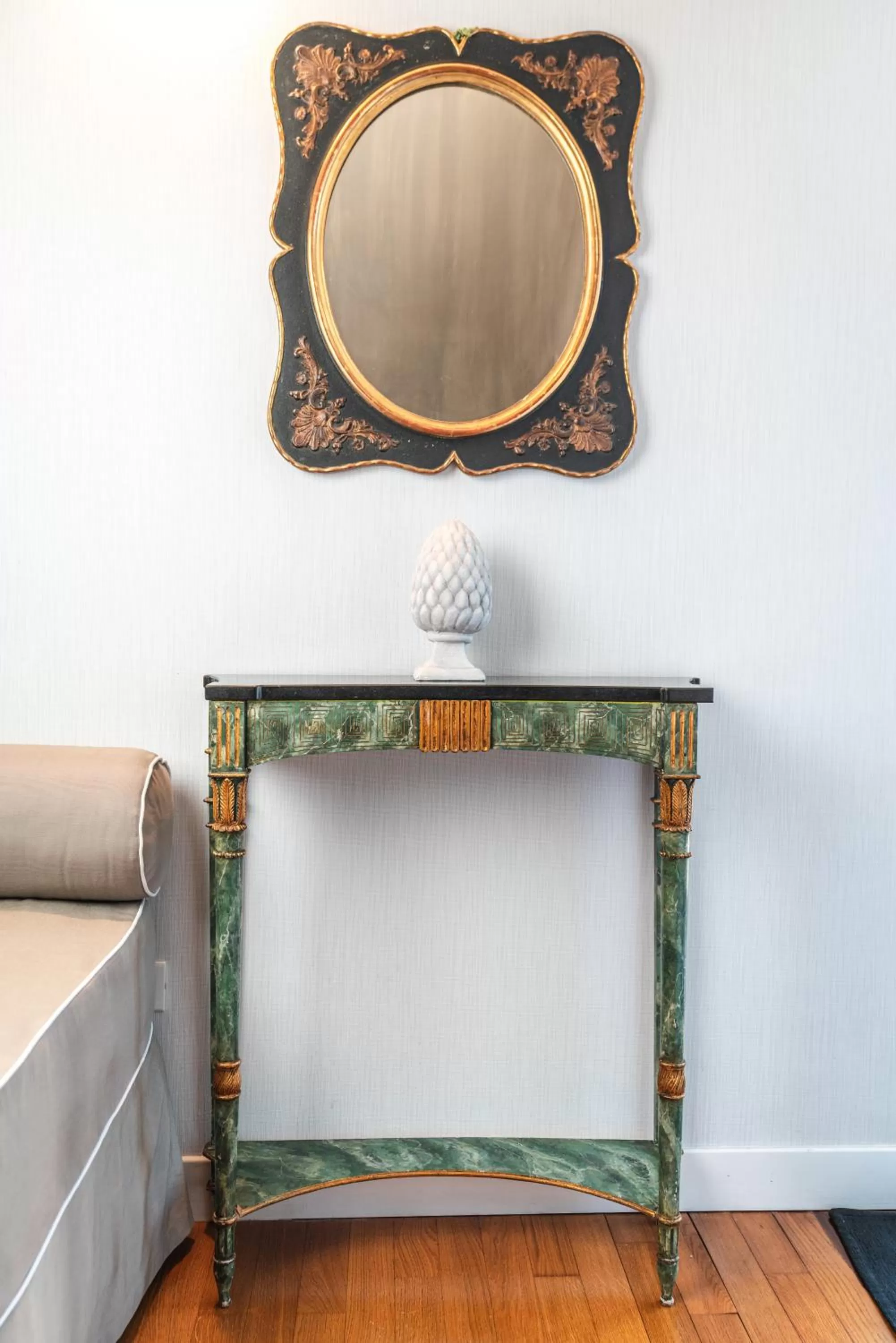 Decorative detail in Villa Noctis