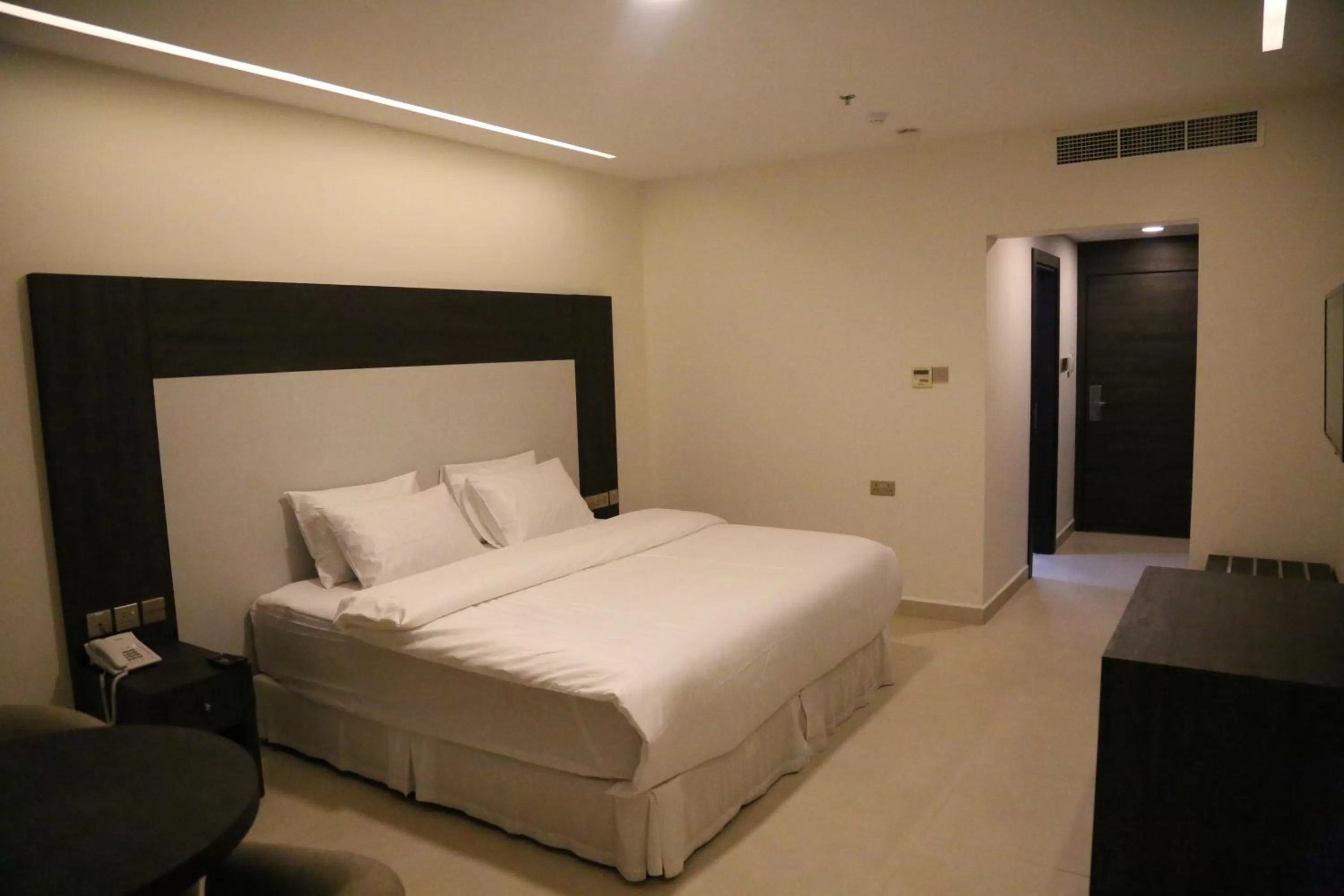 Bedroom, Bed in Manazil Aldar Hotel