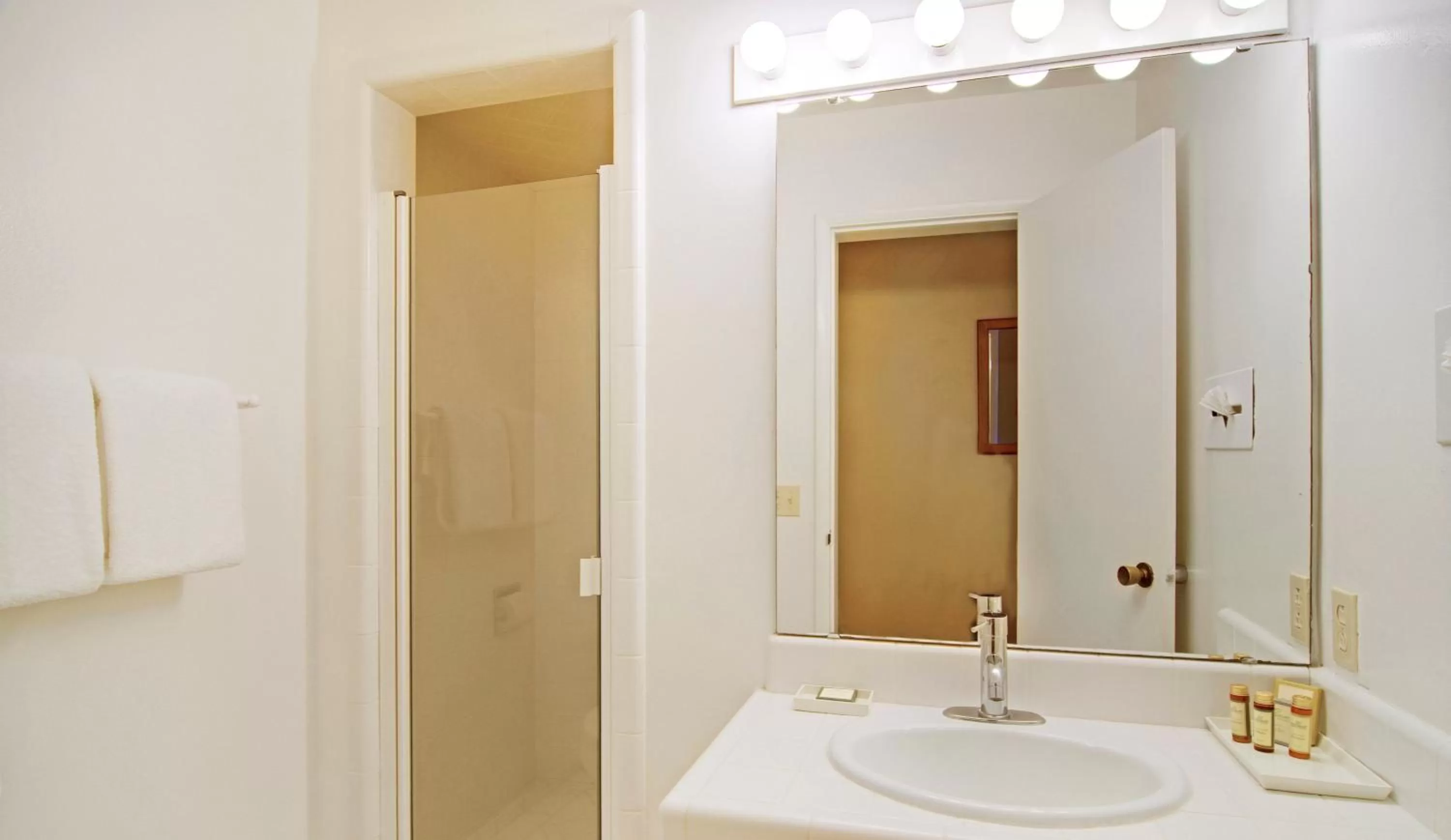 Shower in Svendsgaard's Inn