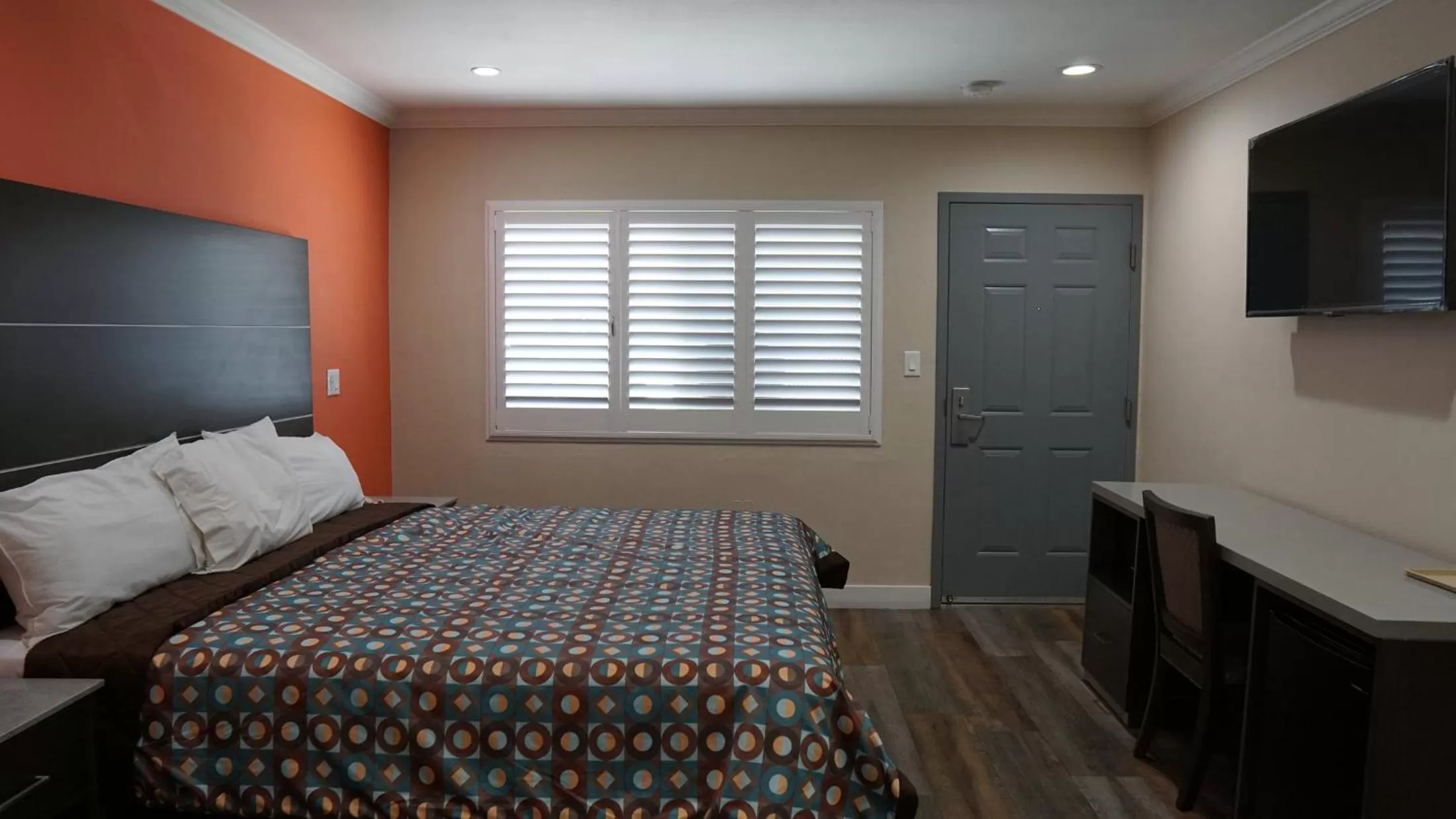 Bed in Sea Breeze Inn - LAX Airport, Los Angeles