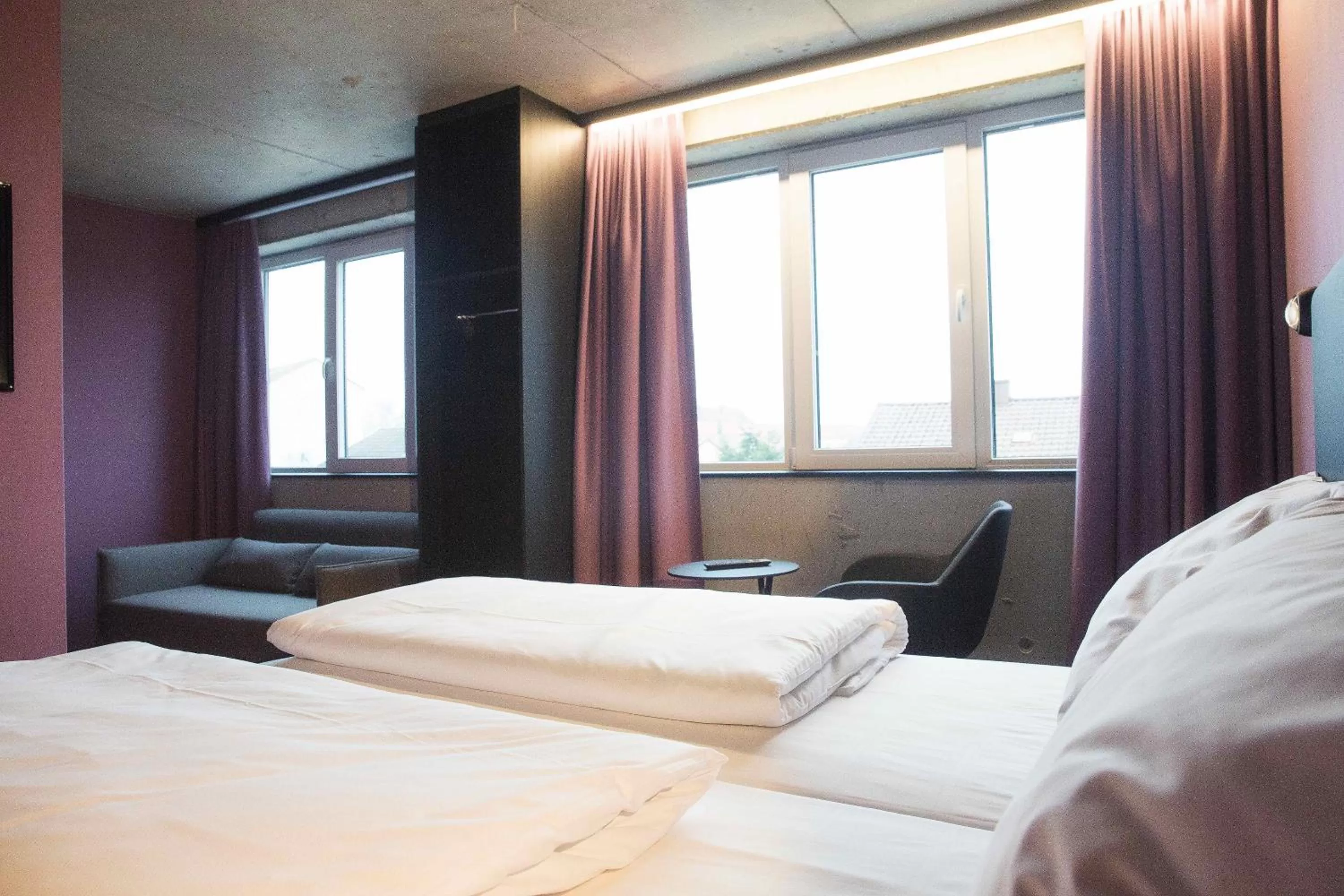 Photo of the whole room, Bed in Roomreich