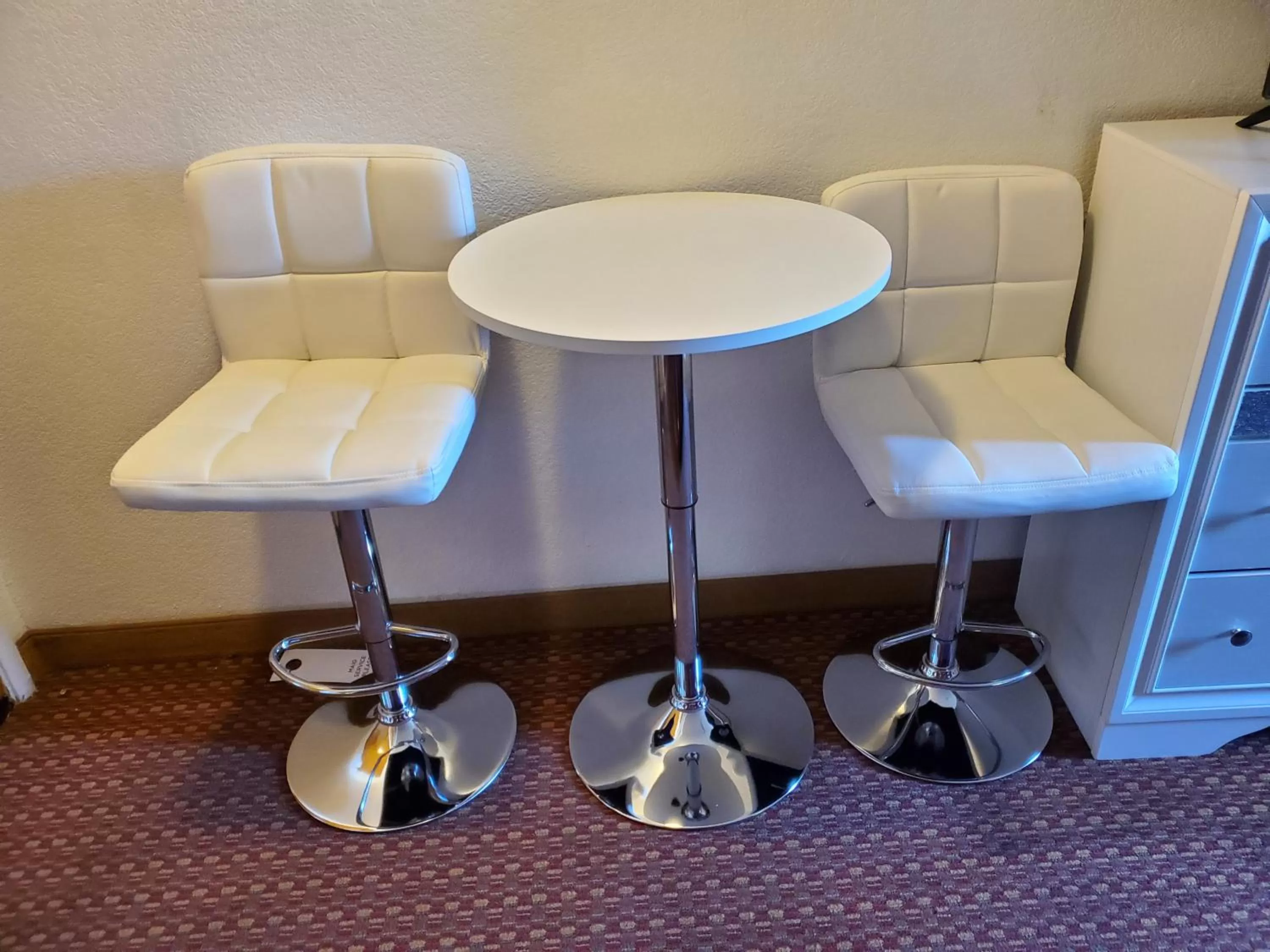 Seating area in Americana Inn Motel