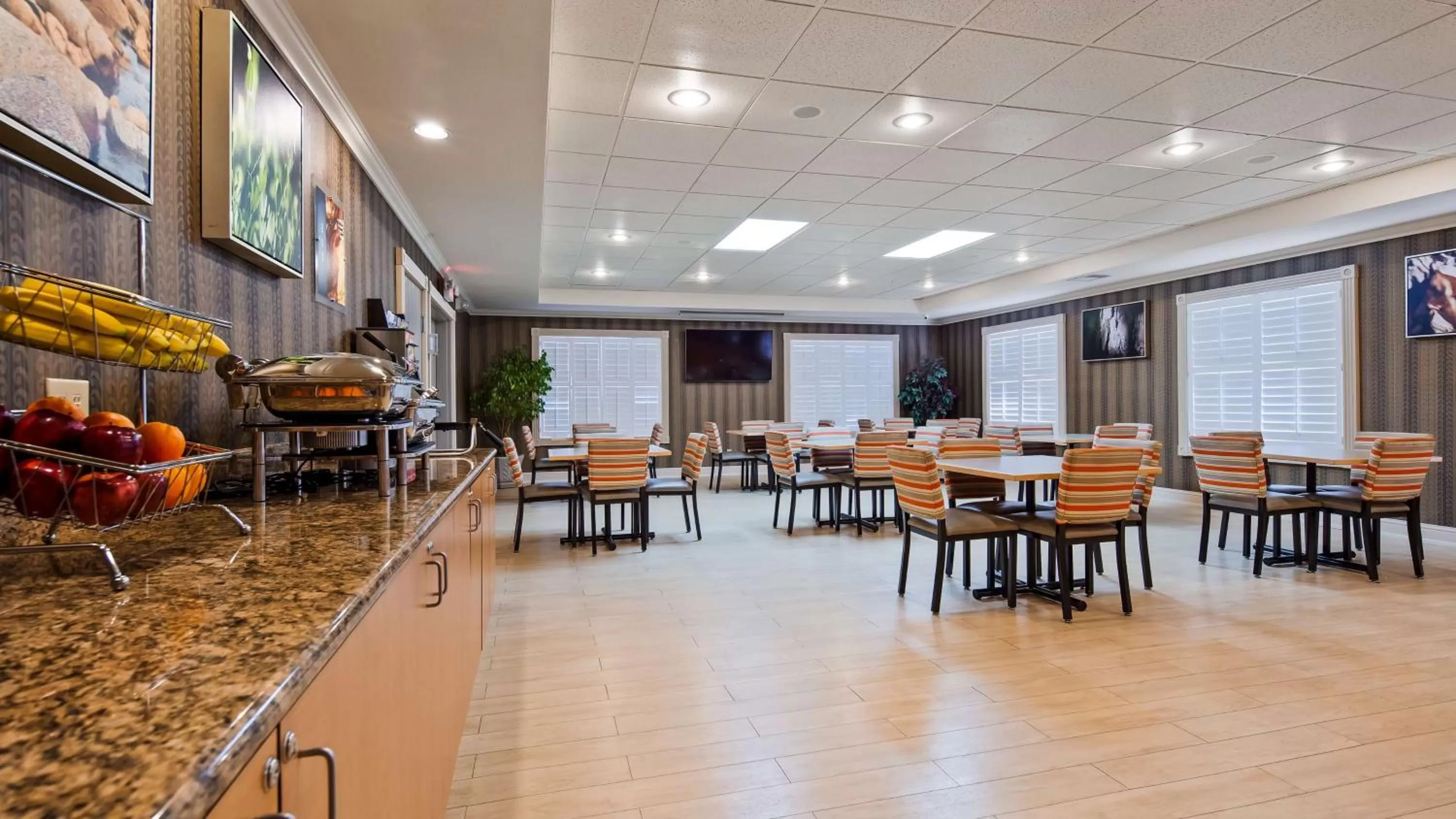 Restaurant/places to eat in Best Western Plus Rama Inn & Suites