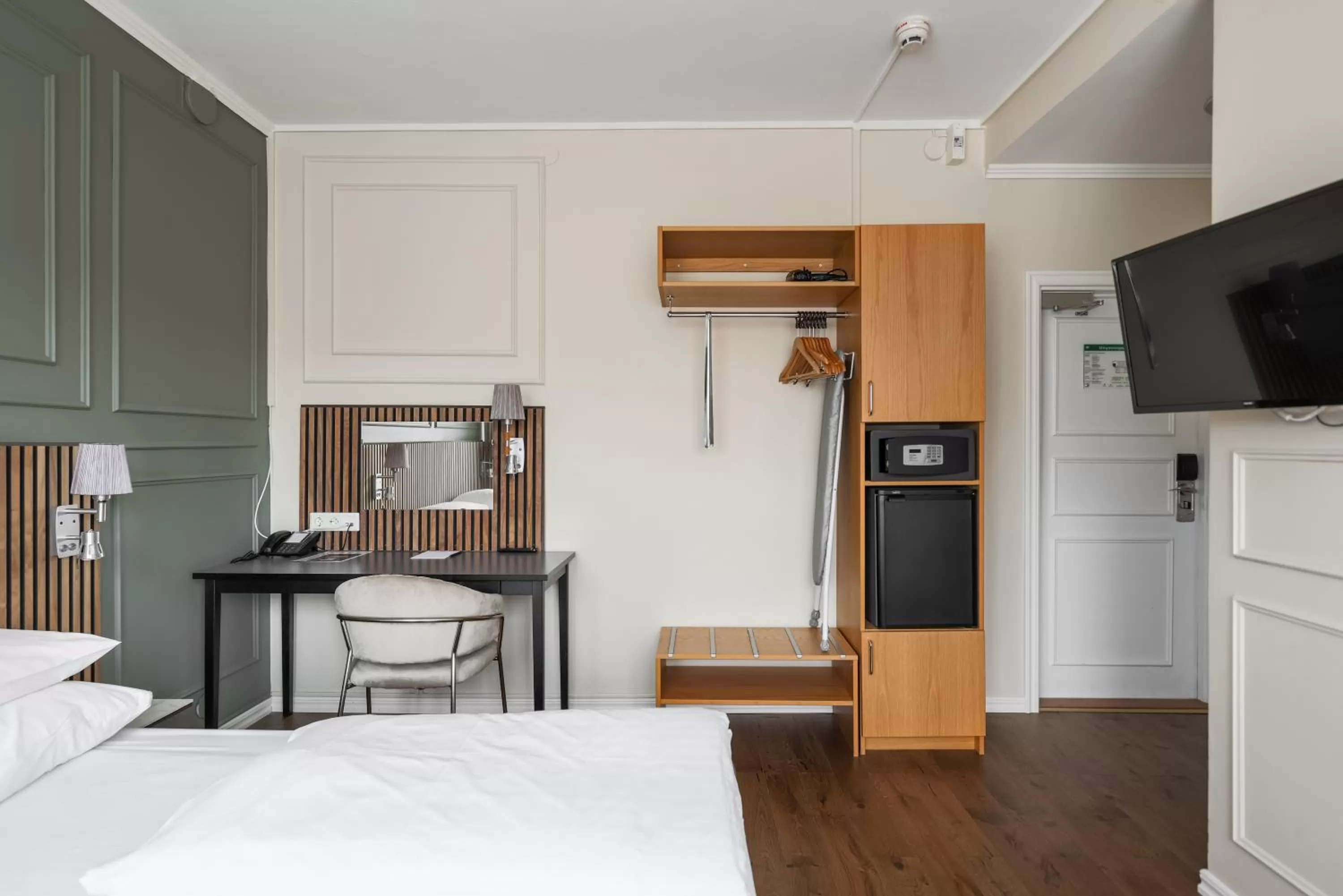 Bedroom, Bed in Comfort Hotel Linköping City