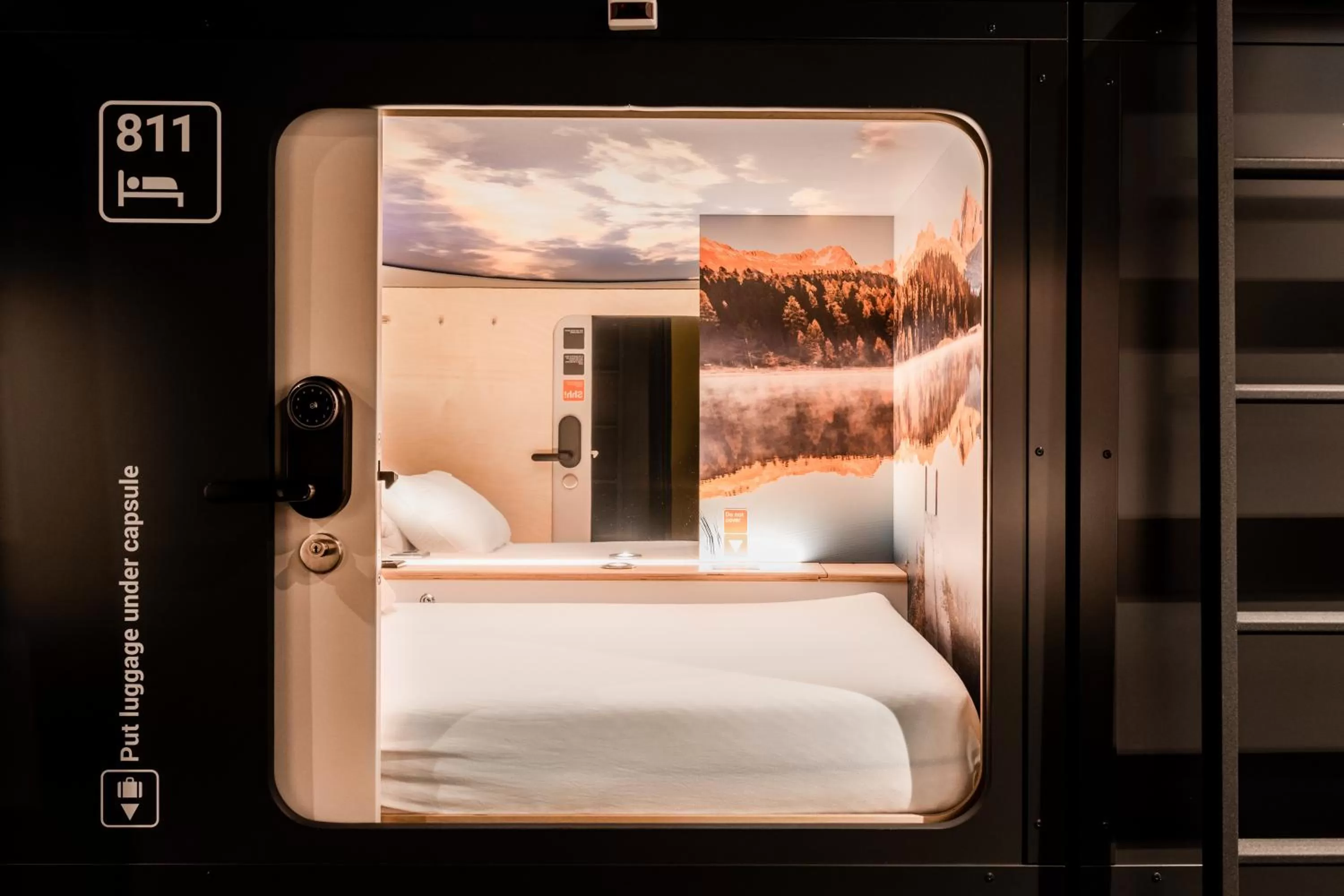 Photo of the whole room in Capsule Hotel - Zurich Airport