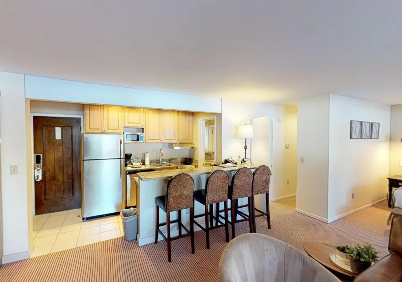 Kitchen or kitchenette in Manor Vail Lodge
