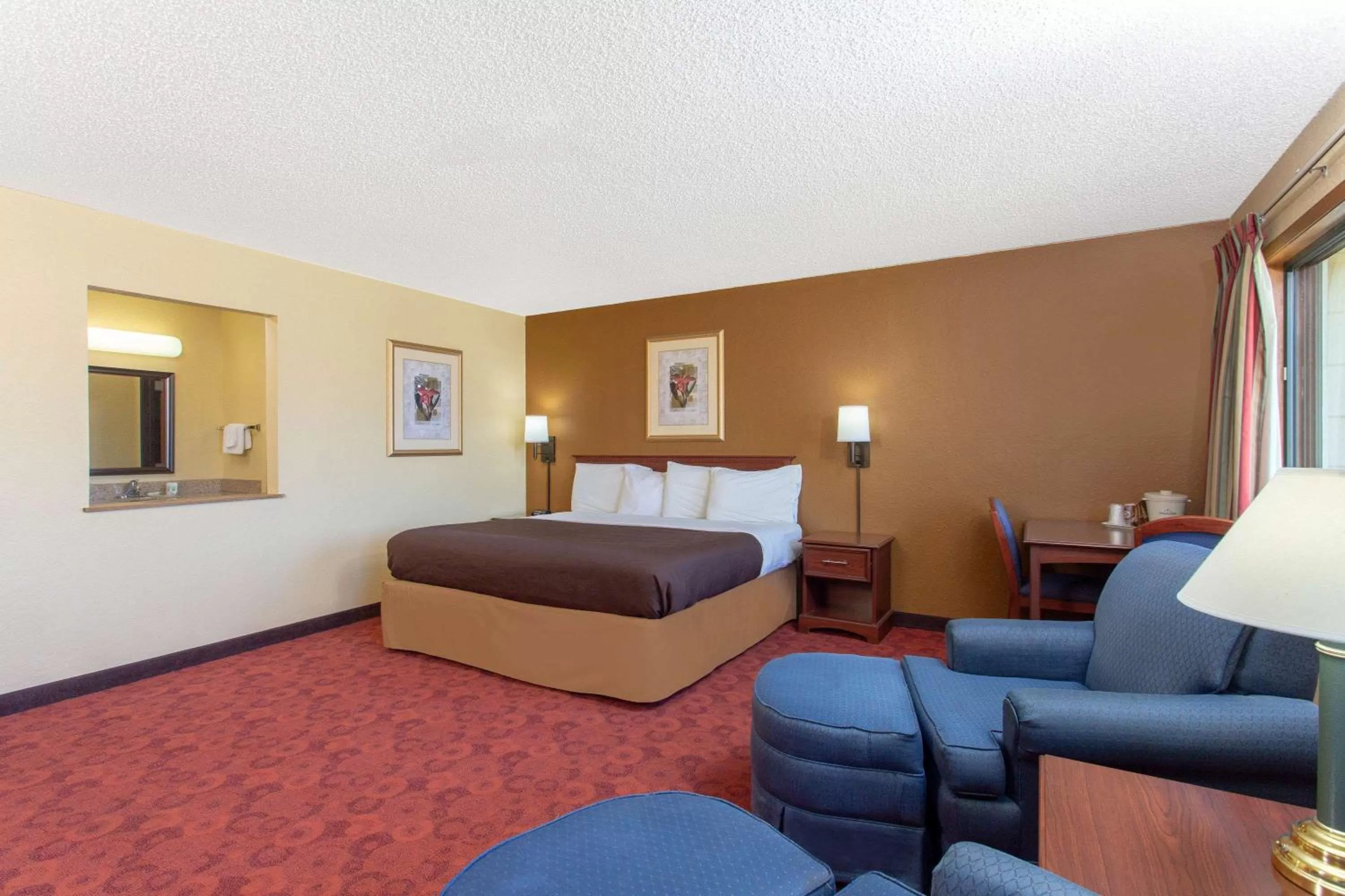 Photo of the whole room, Bed in AmericInn by Wyndham West Bend