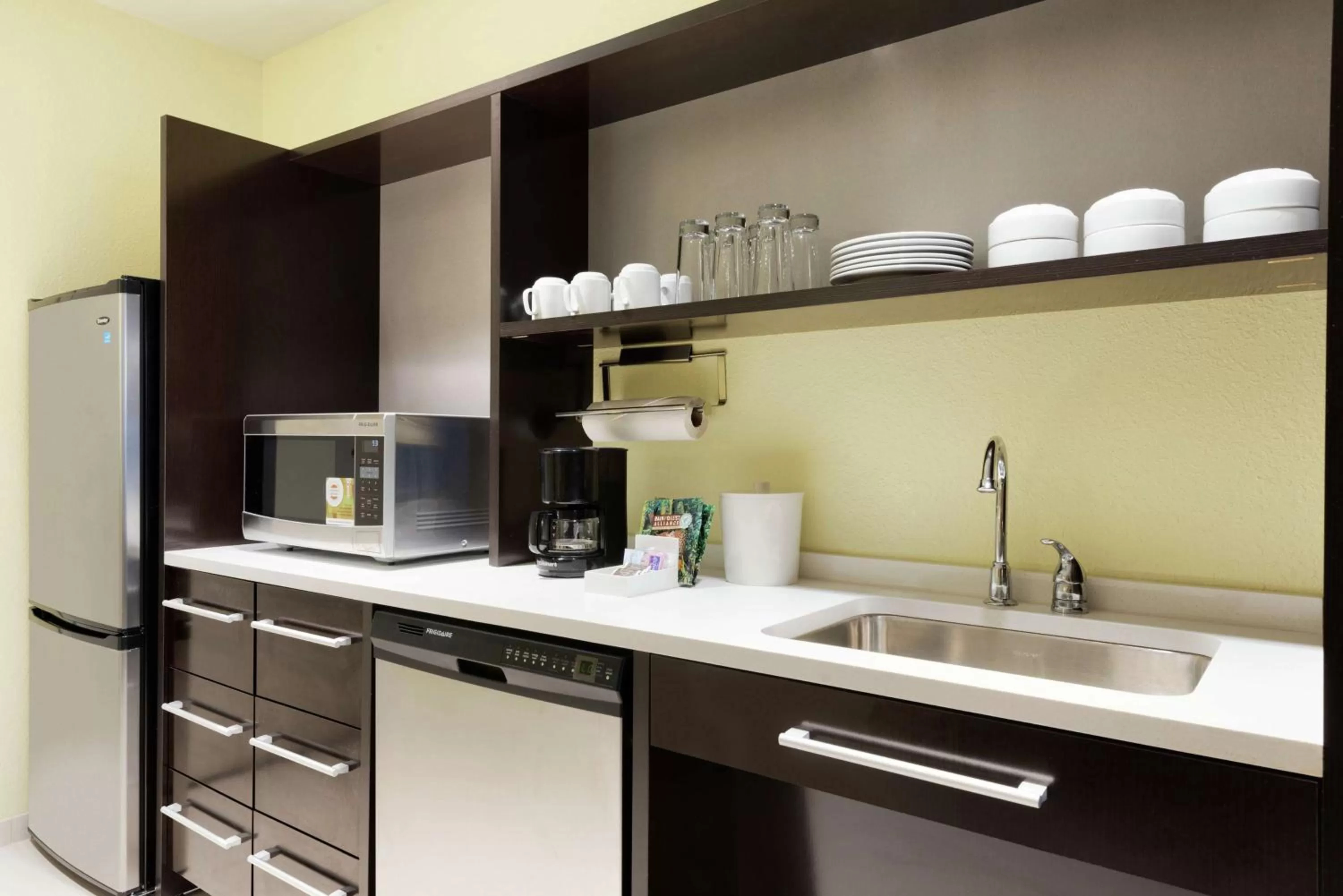 Kitchen or kitchenette in Home2 Suites by Hilton Cleveland Independence