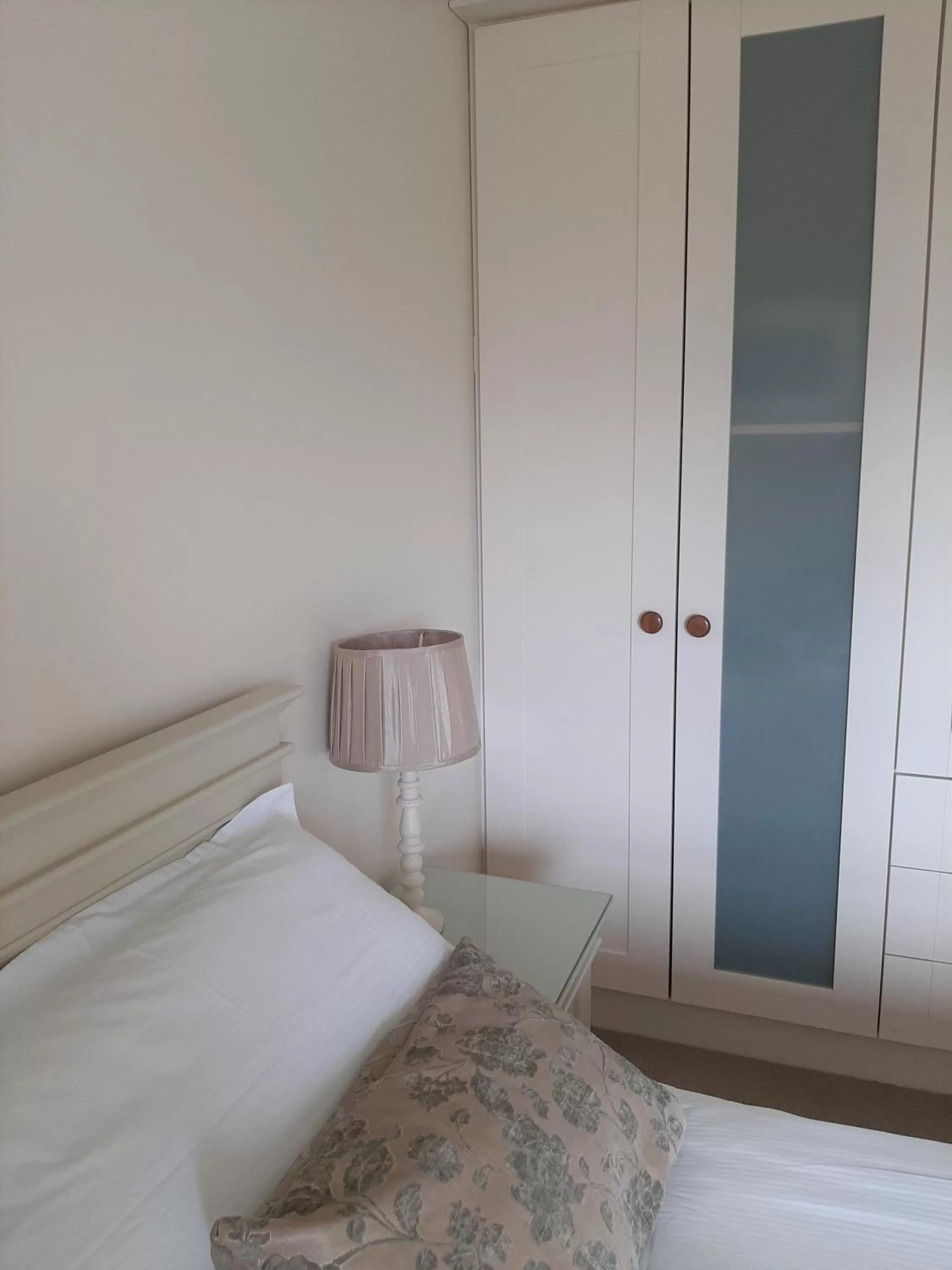 Kitchen or kitchenette, Bed in Abhainn Ri Farmhouse