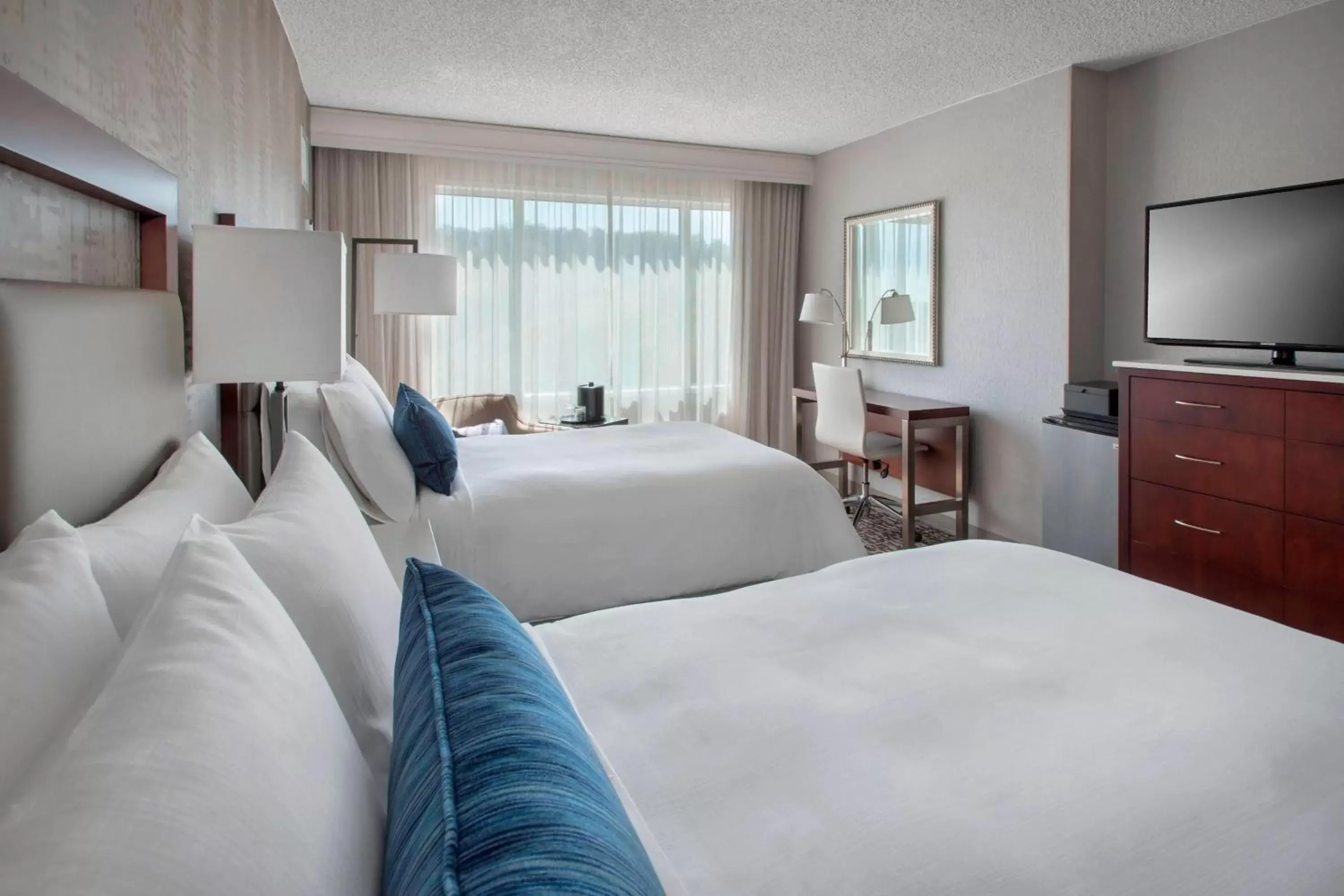Double Room with Two Double Beds and Adapted Tub - Mobility Accessible in Marriott Philadelphia West Double Room with Two Double Beds and Adapted Tub - Mobility Accessible in Marriott Philadelphia West