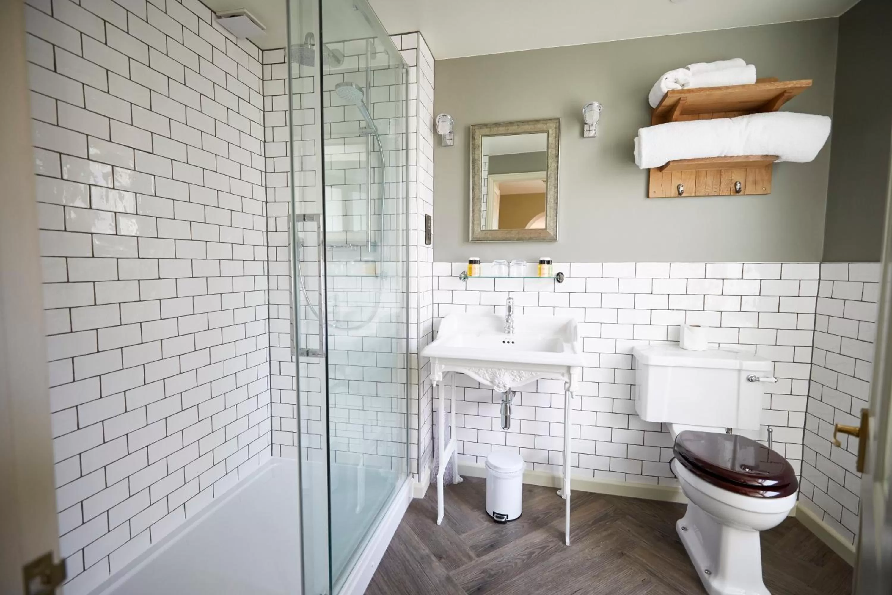 Bathroom in Wykeham Arms