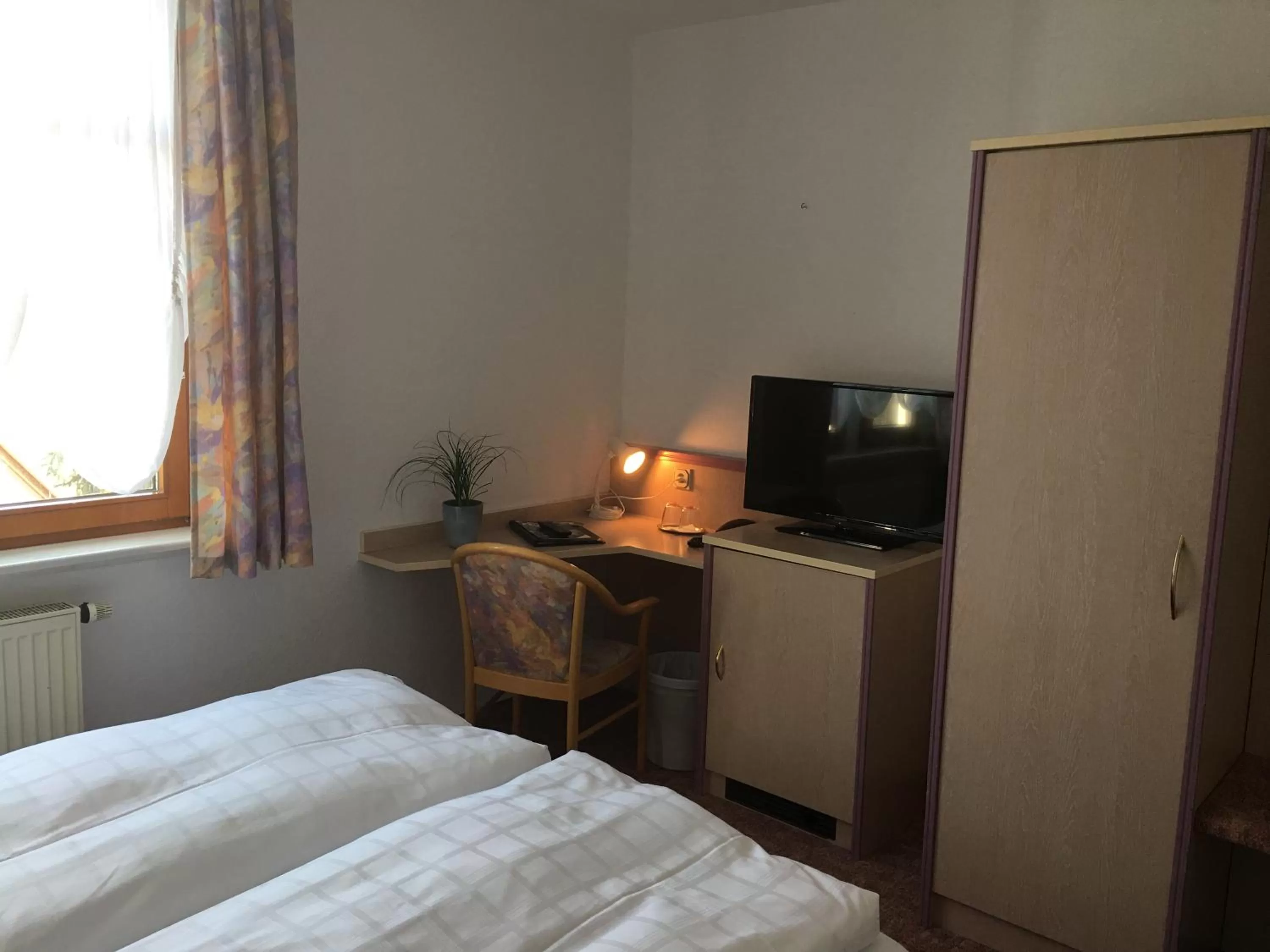 Photo of the whole room, Bed in Hotel & Restaurant Park Cafe ISA