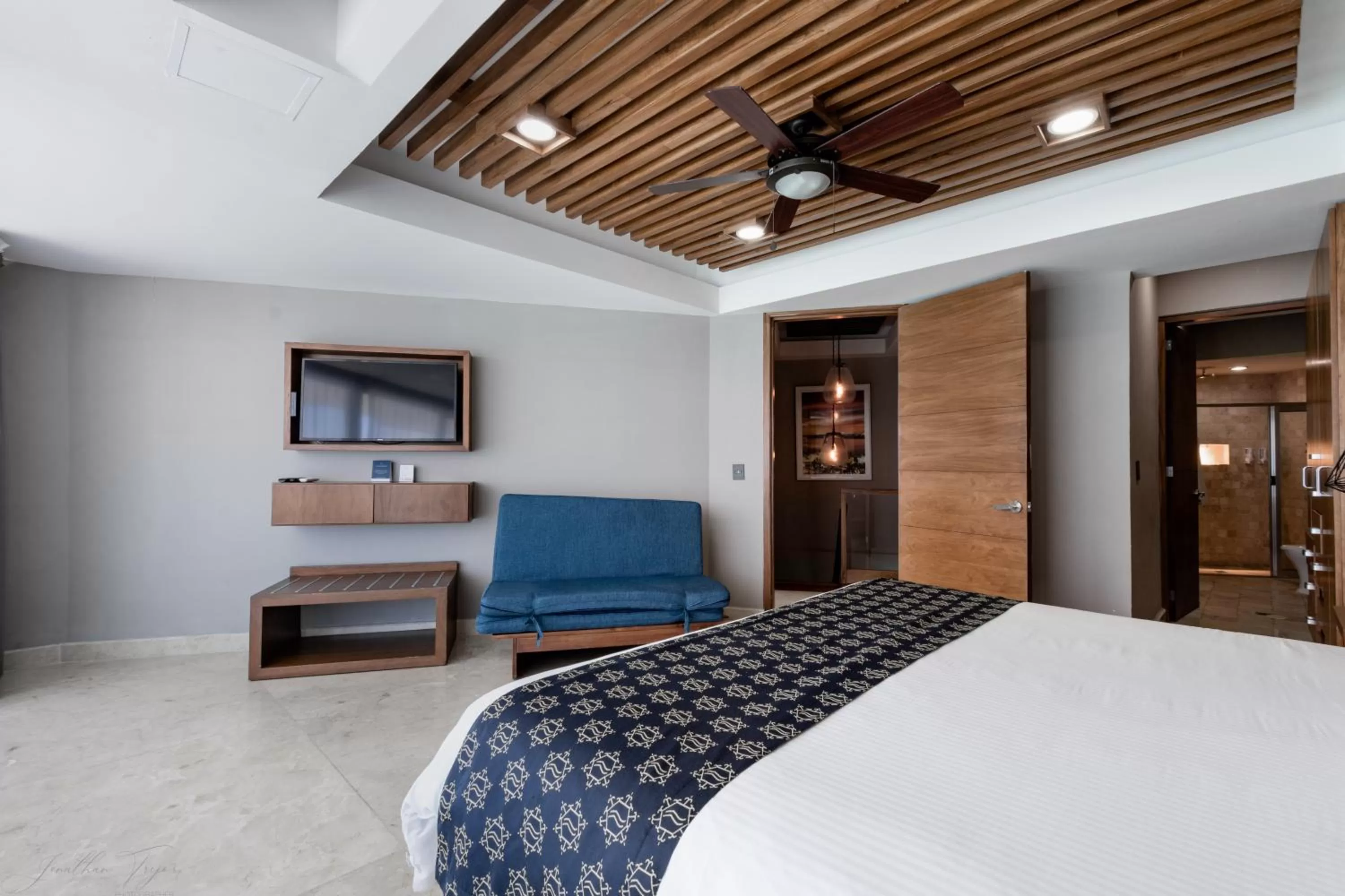 Bed in Ocean Dream Cancun by GuruHotel