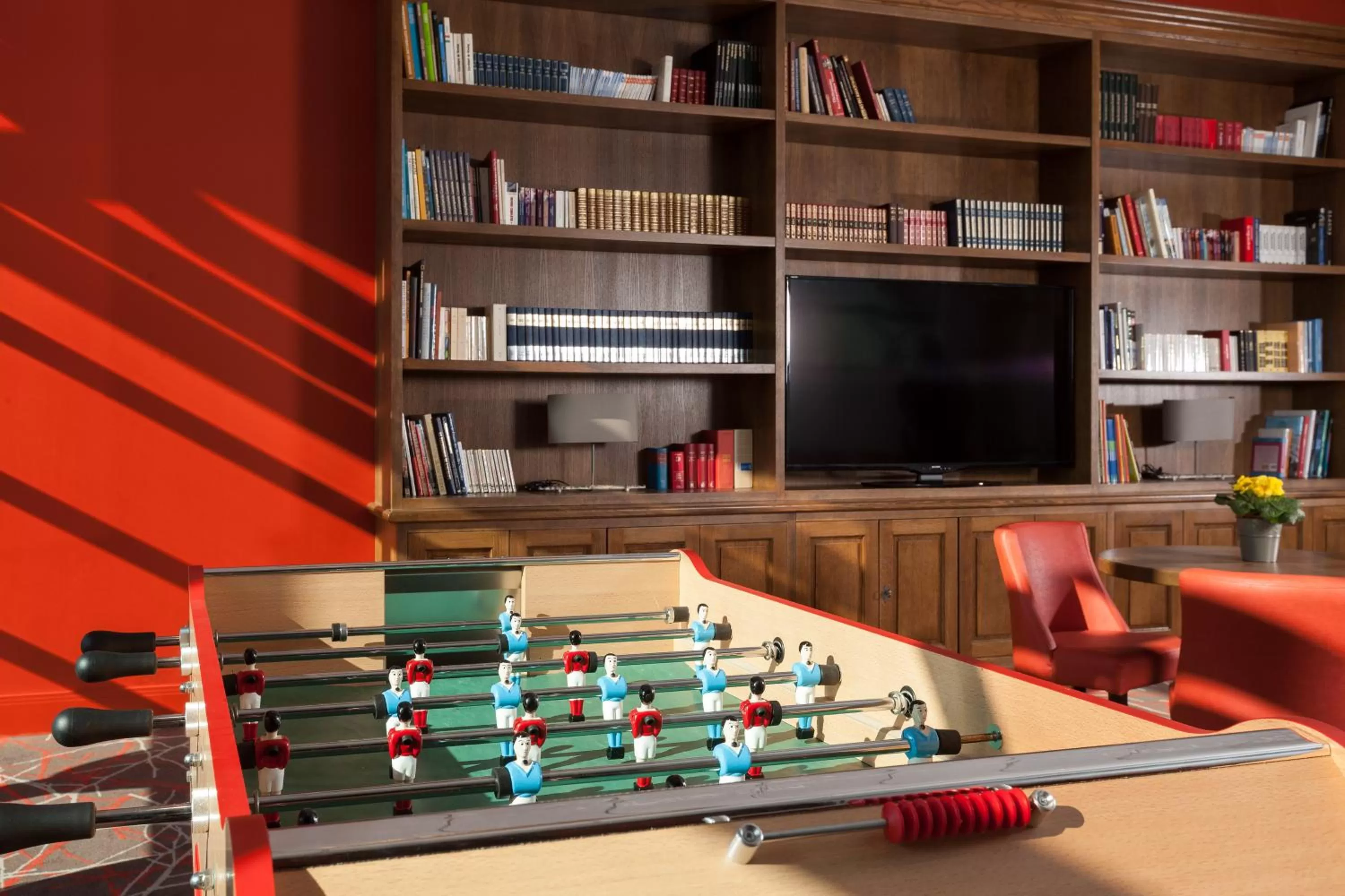 Game Room in Kyriad Prestige Beaune le Panorama