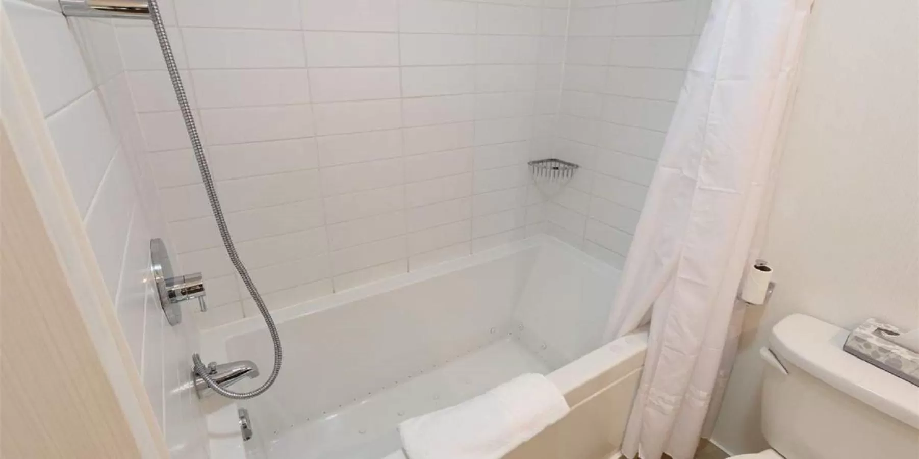 Bath in Hotel Classique