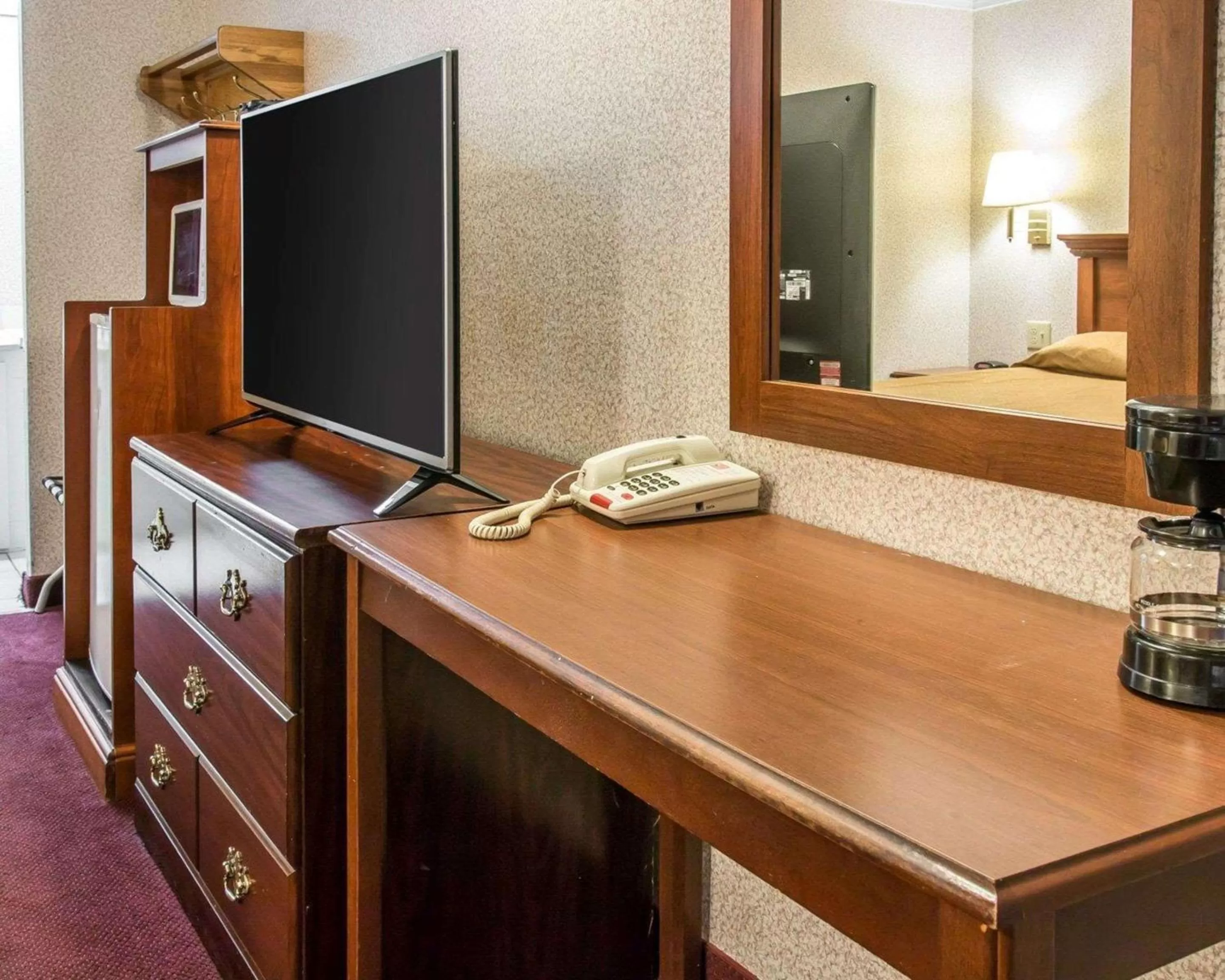 Photo of the whole room in Rodeway Inn Madison Heights - Detroit