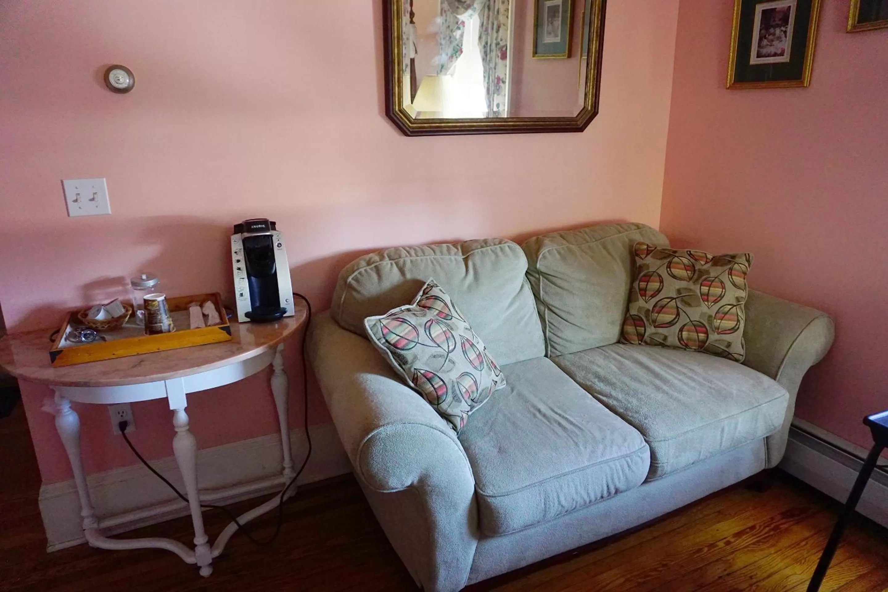 Seating area in Stay Saratoga