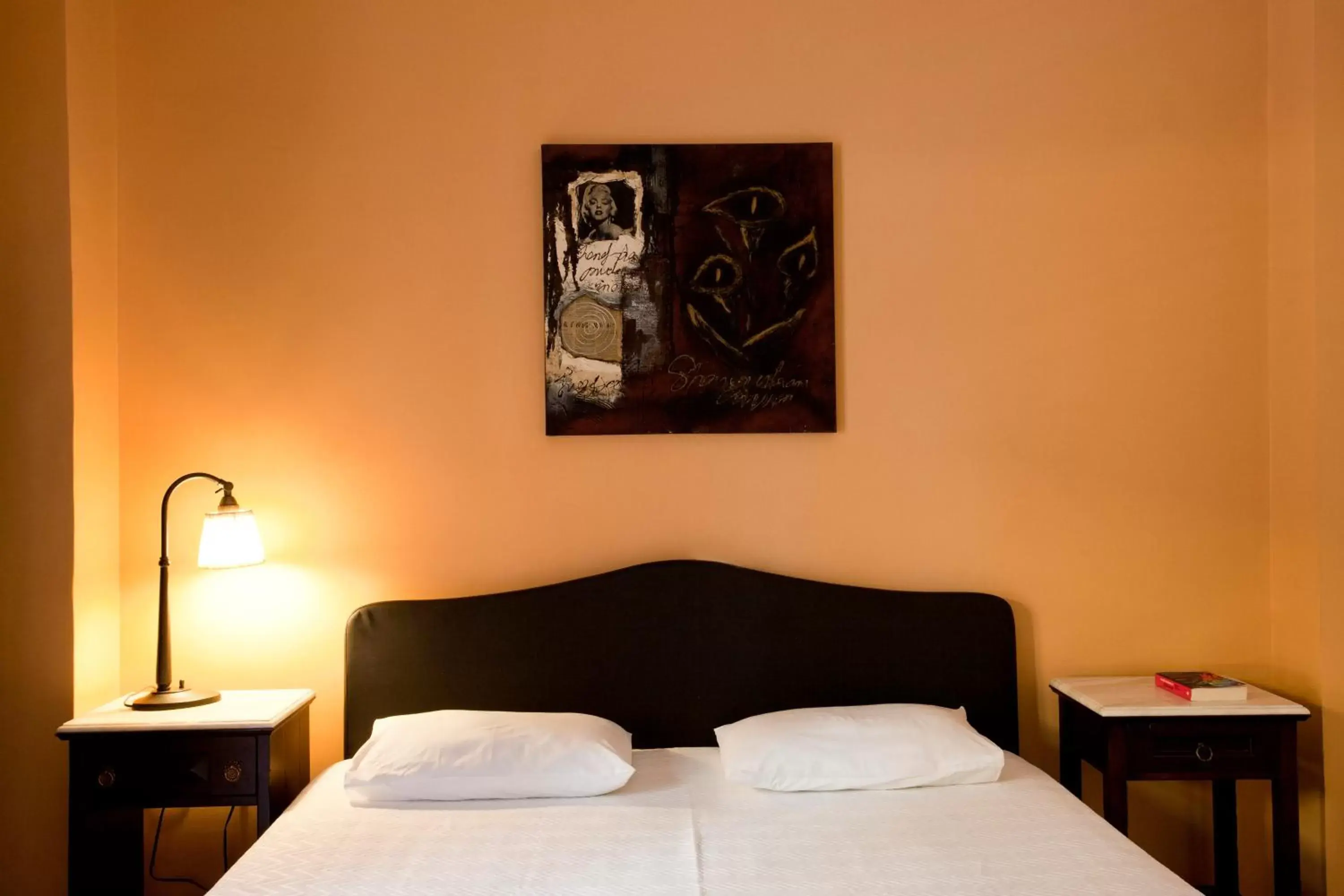 Double Room in Elizabeth Hotel Double Room in Elizabeth Hotel