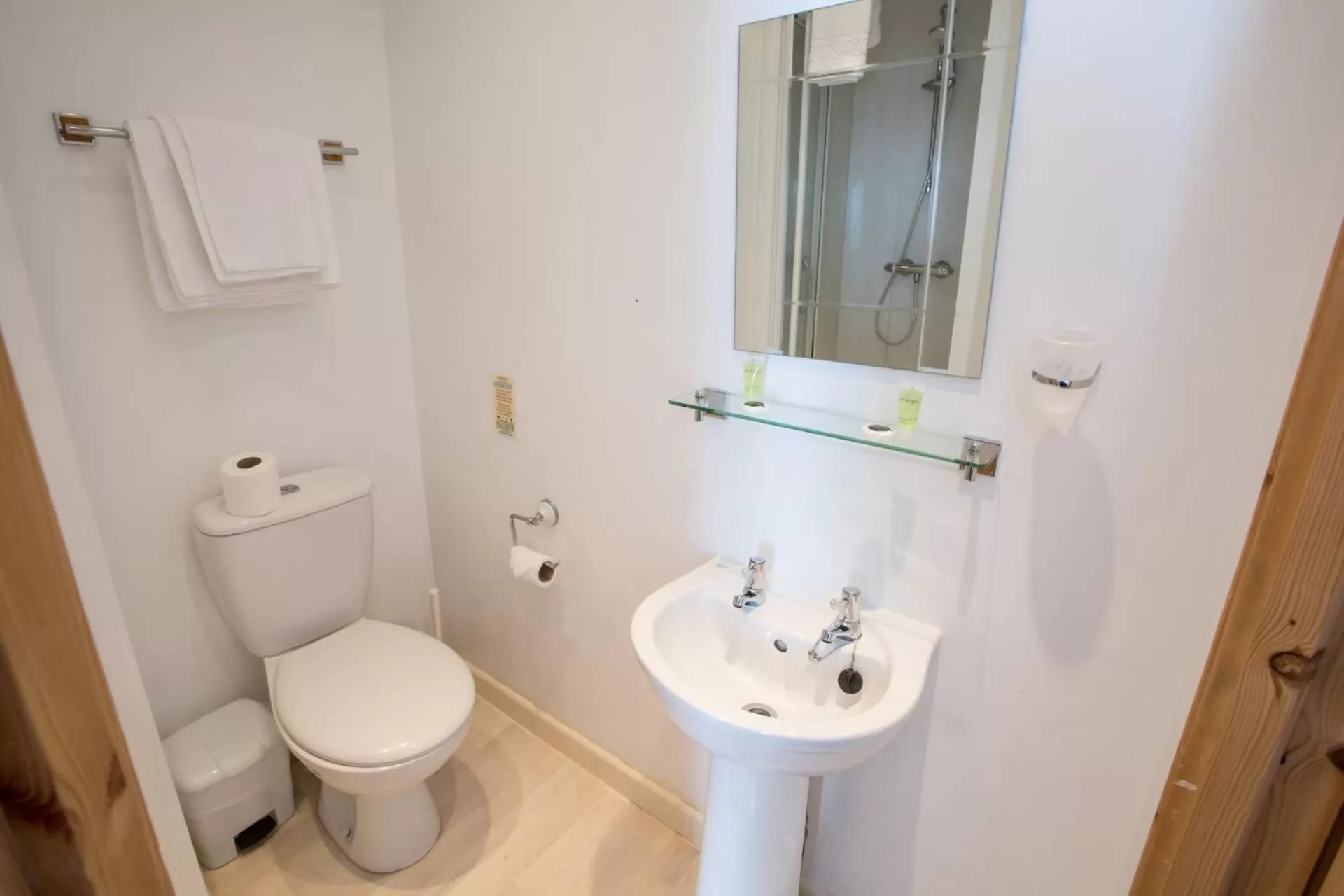 Bathroom in The Kynance House on Plymouth Hoe ,26 Ensuite Rooms