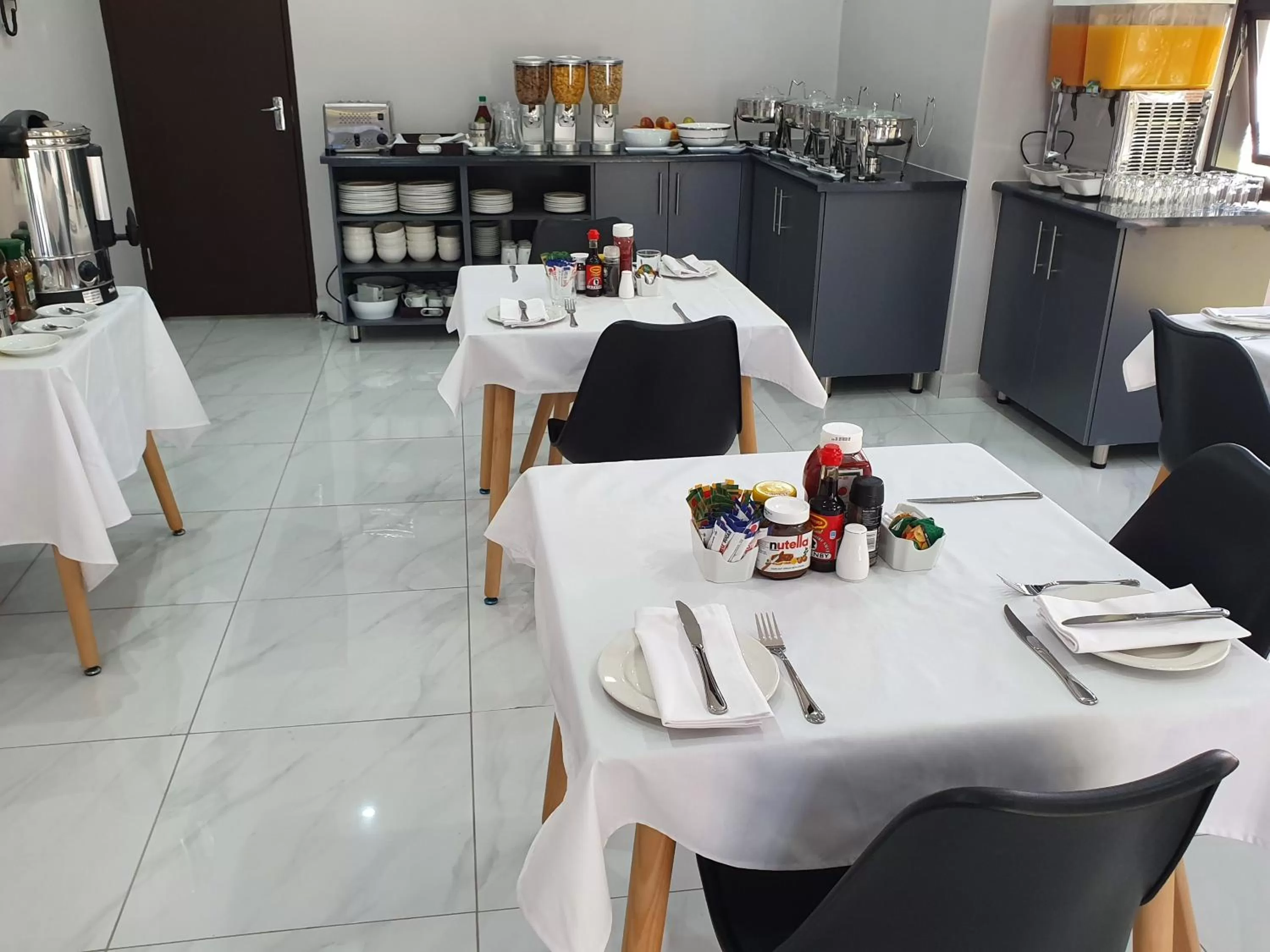 Restaurant/places to eat in La Orchard Hotel