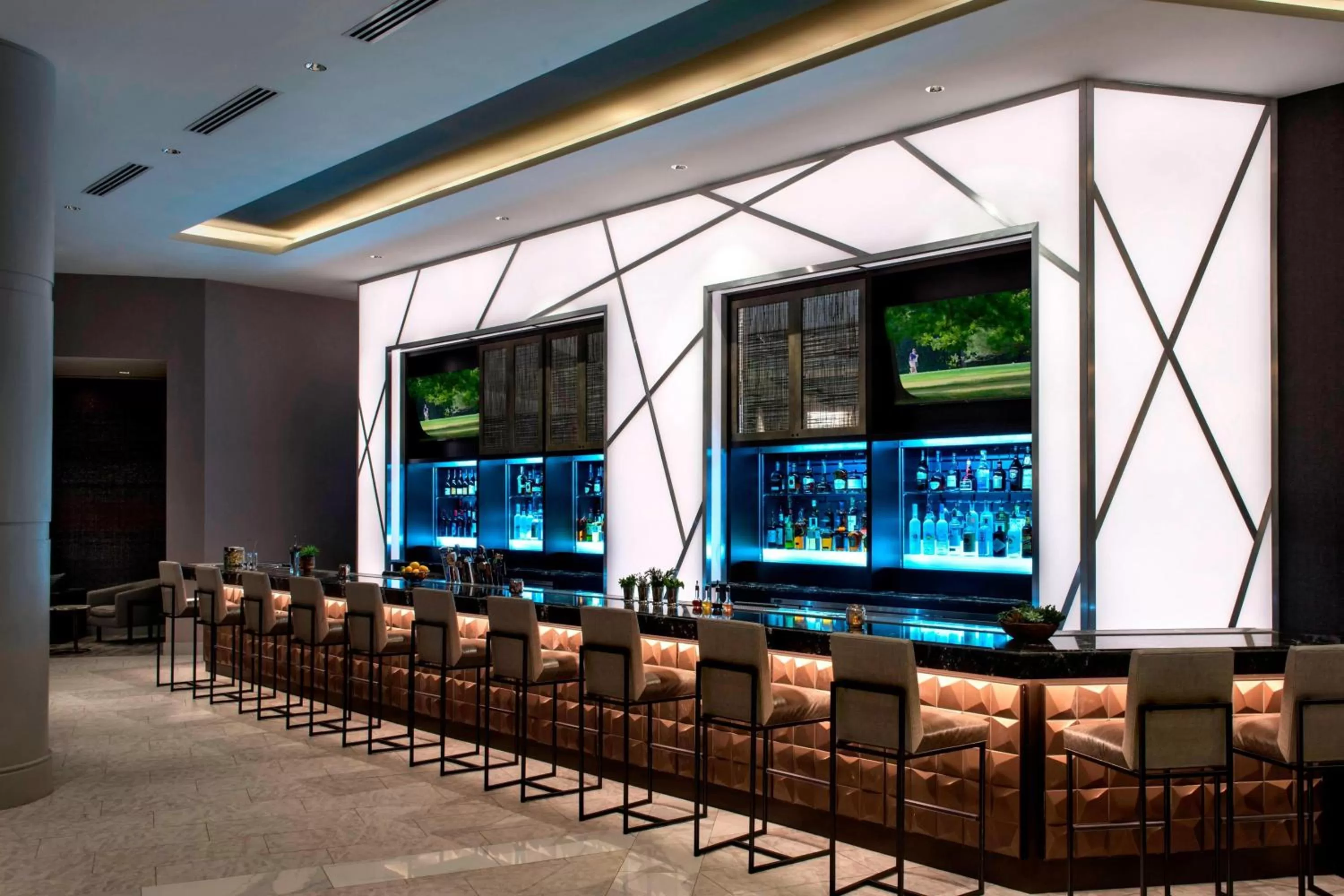 Lounge or bar in Bethesda North Marriott Hotel & Conference Center