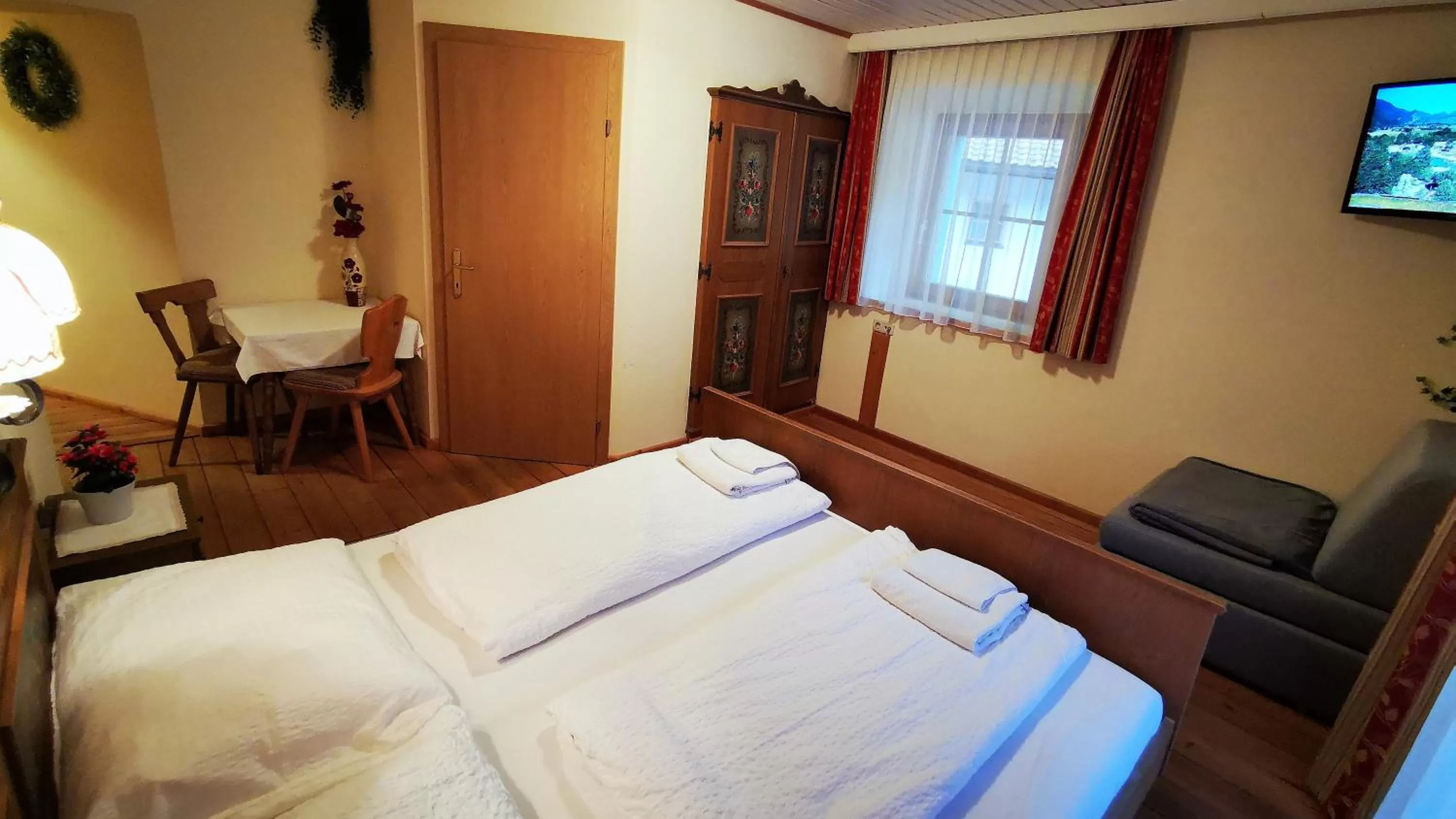 Photo of the whole room, Bed in Gasthof Geronimo