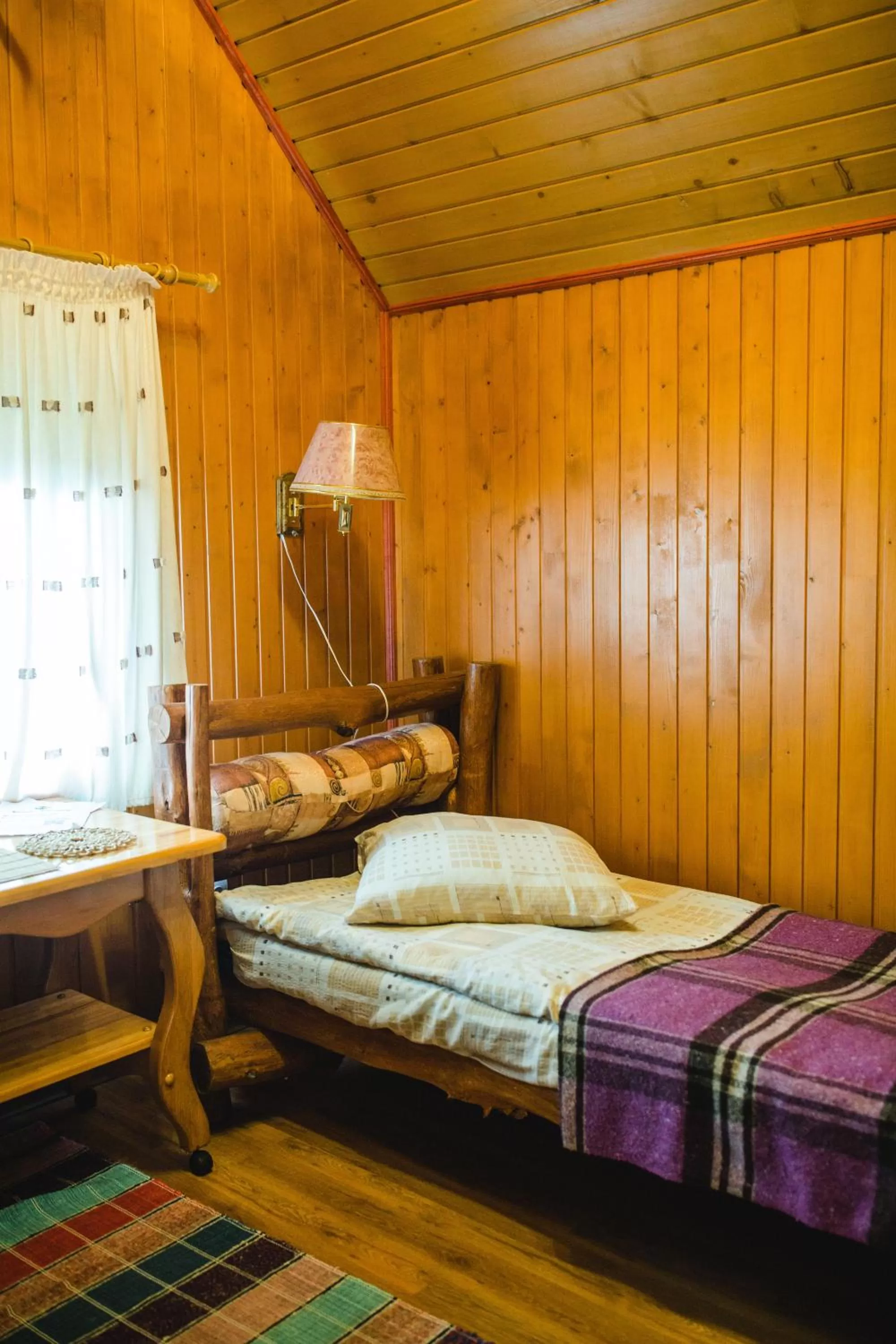 Bed in Kolyba Opryshkiv