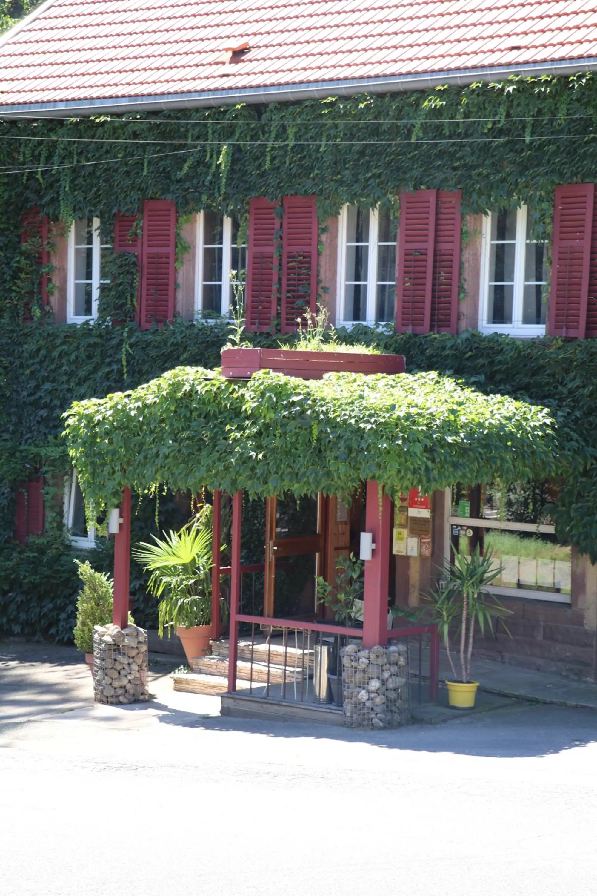 Property Building in L'Etable Gourmande