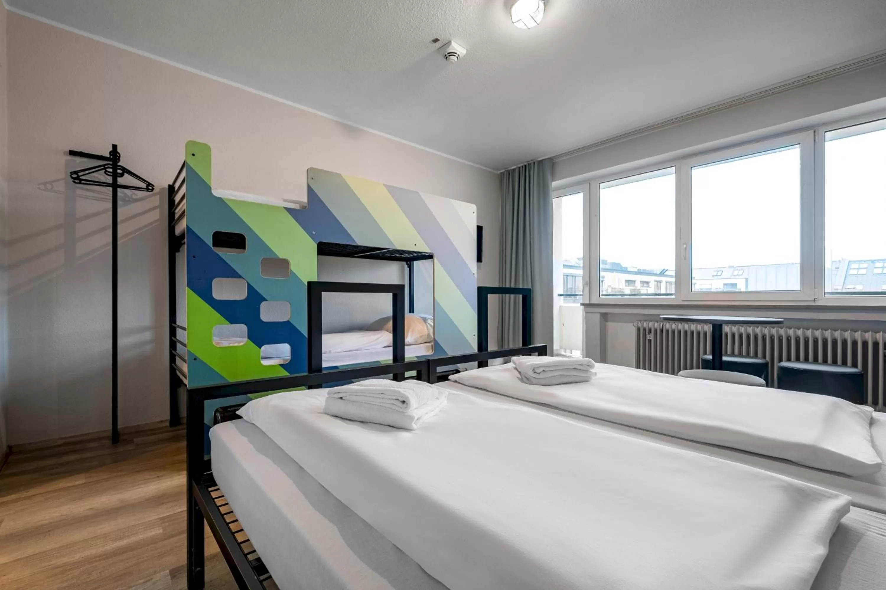 Photo of the whole room, Bed in a&o München Hauptbahnhof